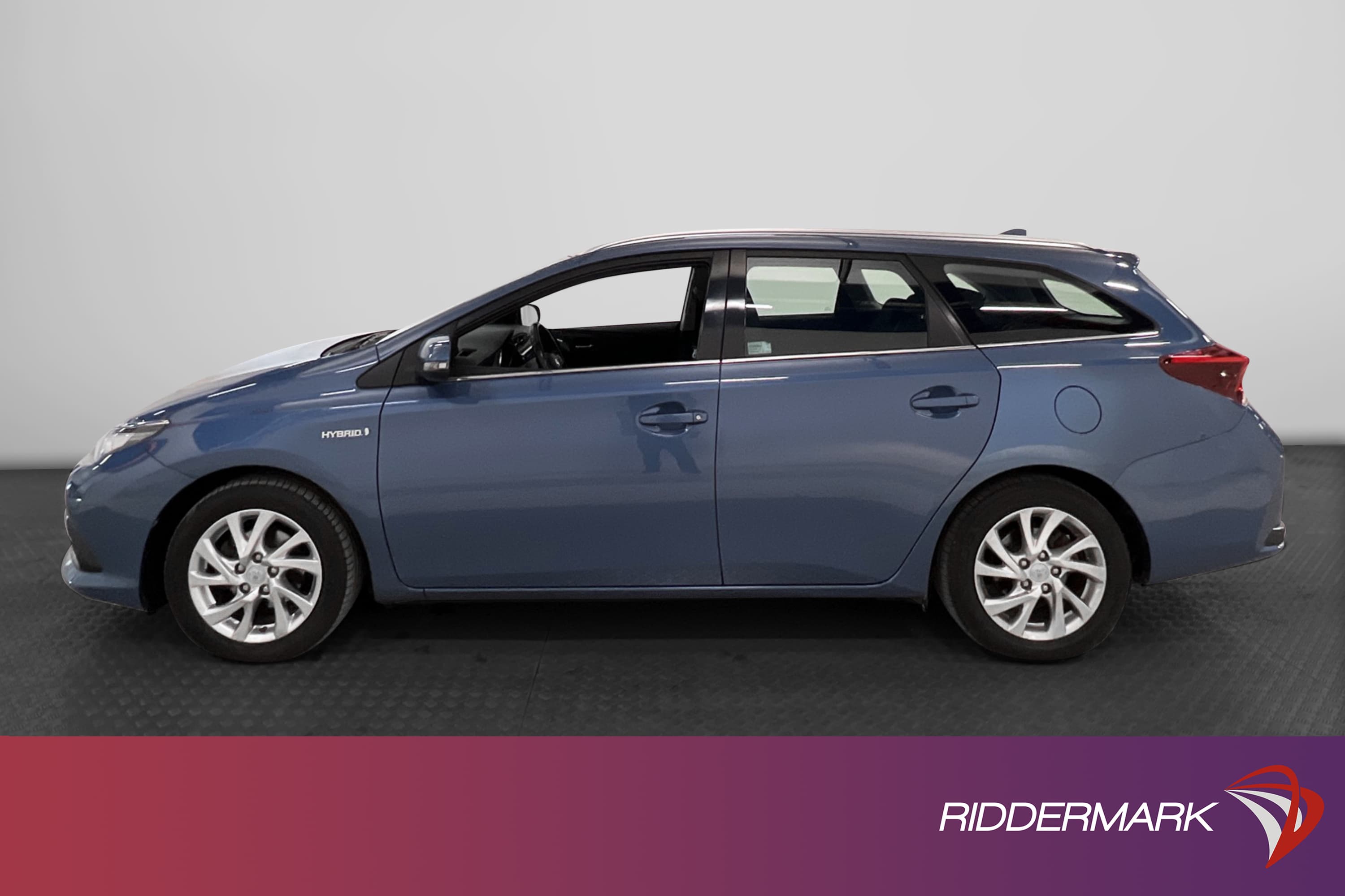 Toyota Auris TS Hybrid e-CVT 136hk