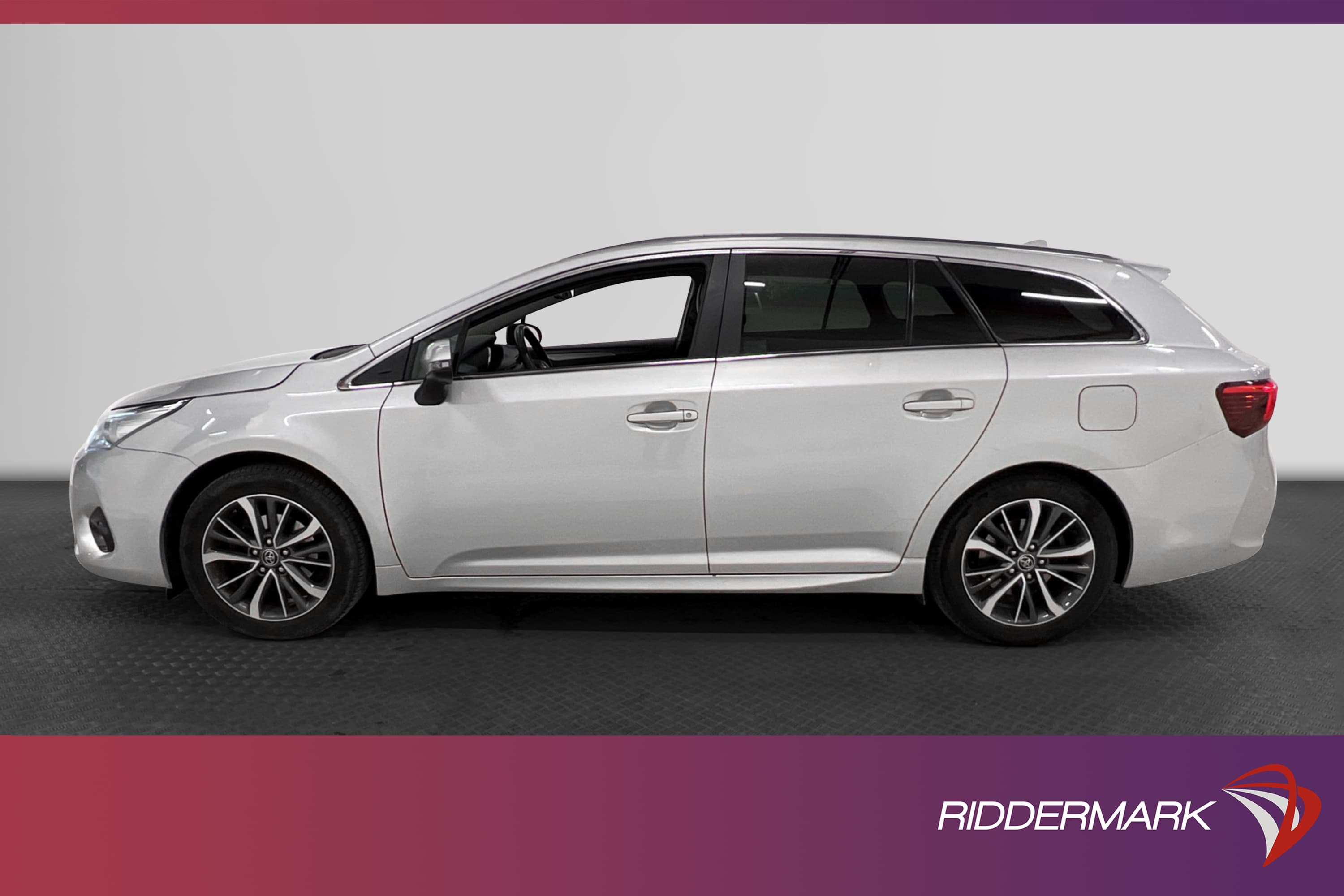 Toyota Avensis Kombi 1.8 147hk 1 Brukare Dragkrok Backkamera