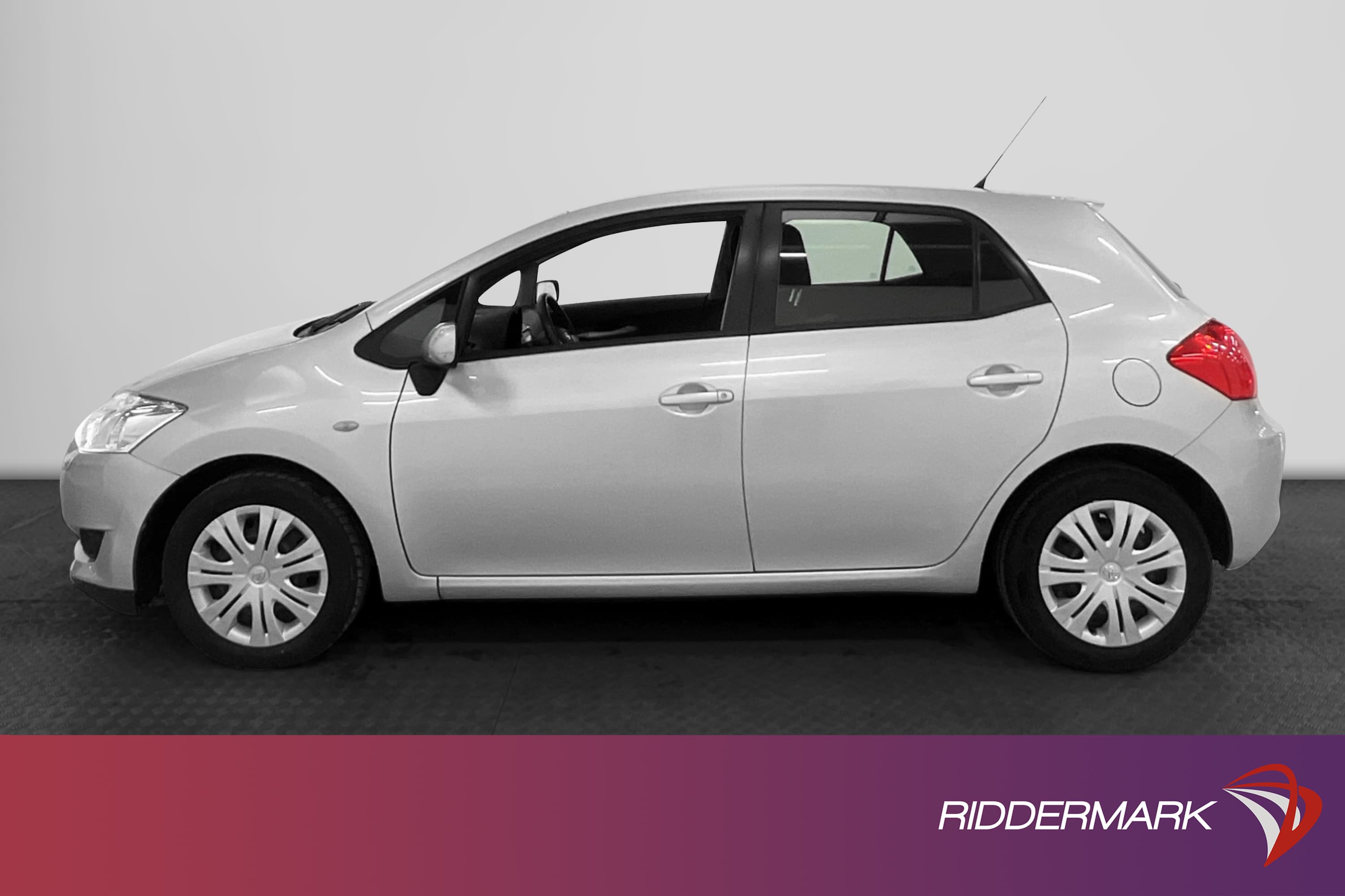 Toyota Auris 1.6 Dual VVT-i 124hk 1 Brukare