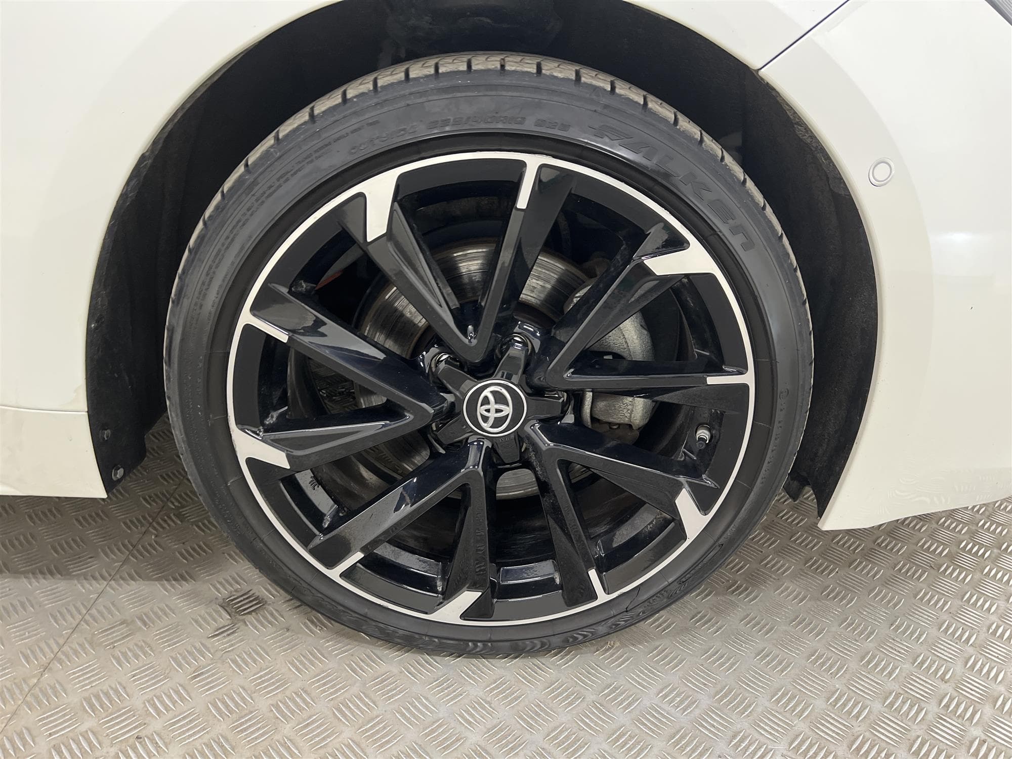 Toyota Corolla Hybrid 184hk GR Sport M&K-Värm Navi 0,4L/mil