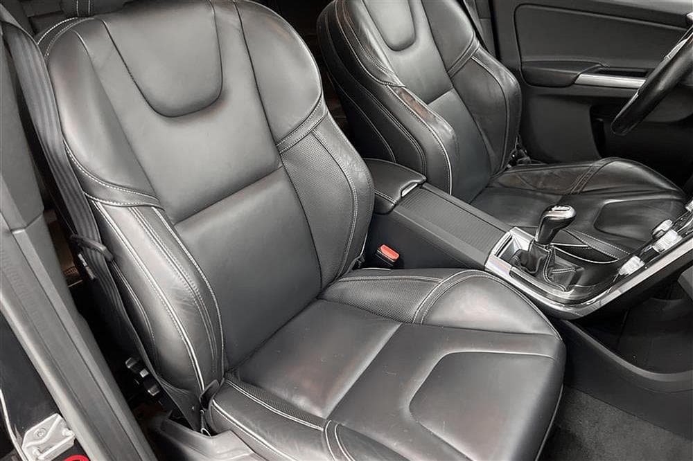 Volvo XC60 D4 190hk R-Design D-Värm VOC Skinn BLIS 0,45l/milinteriör