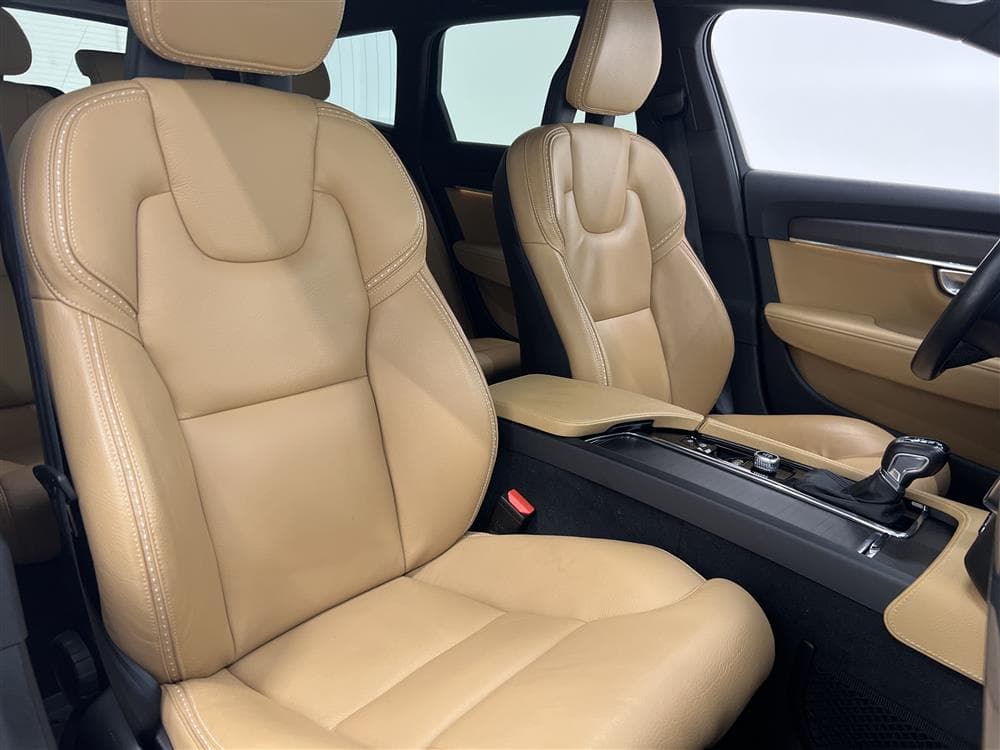 Volvo V90 D4 Cross Country AWD Pro VOC Värmare Navi HUD Drag