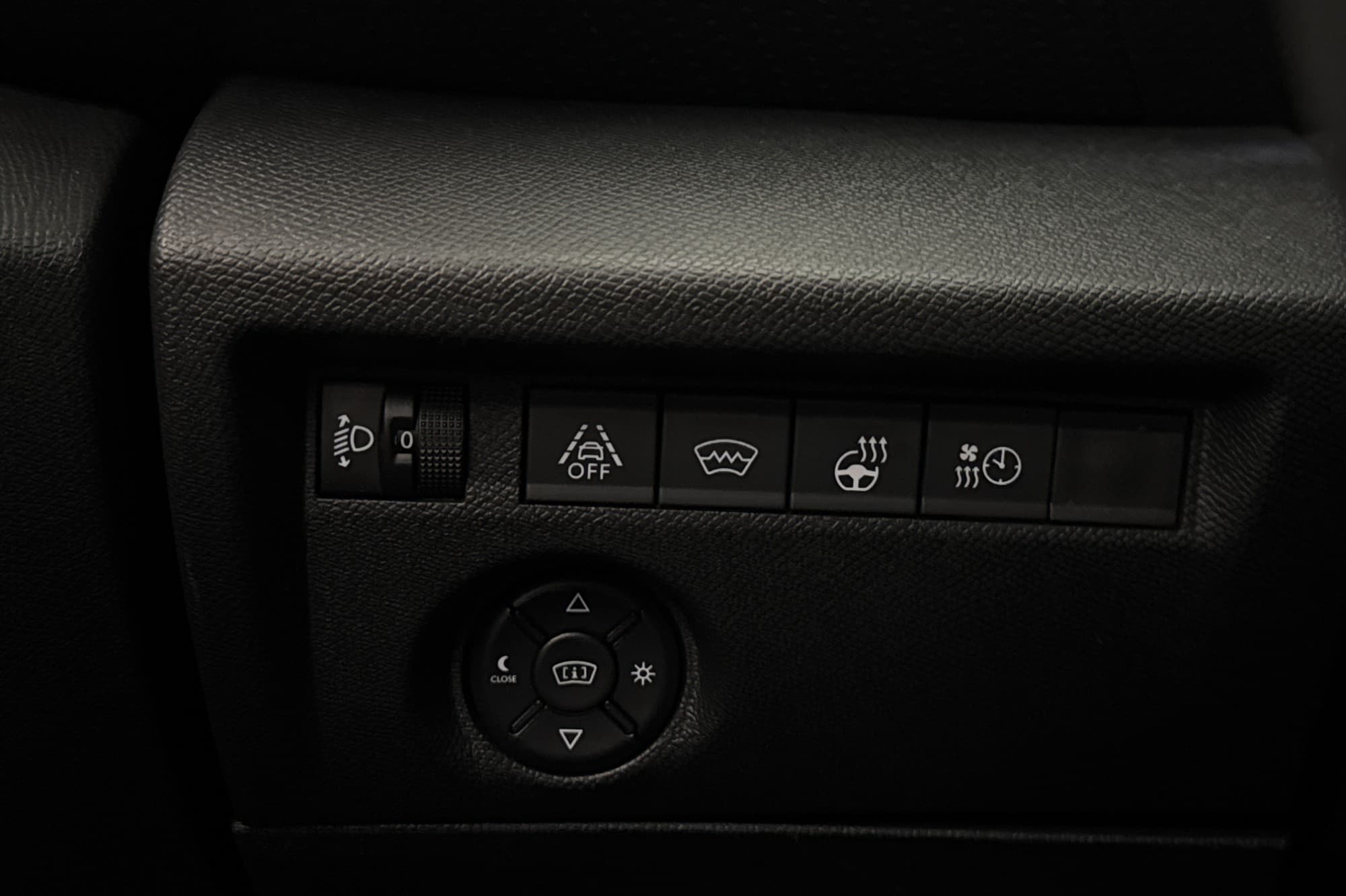 Citroën e-C4 136hk Shine Värmare HUD Kamera Rattvärm CarPlay