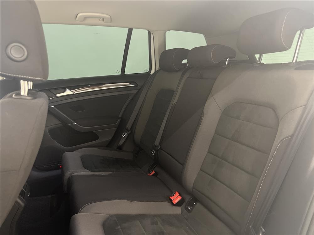 Volkswagen Golf 2.0 TDI 150hk Automat D-Värmare Faceliftinteriör