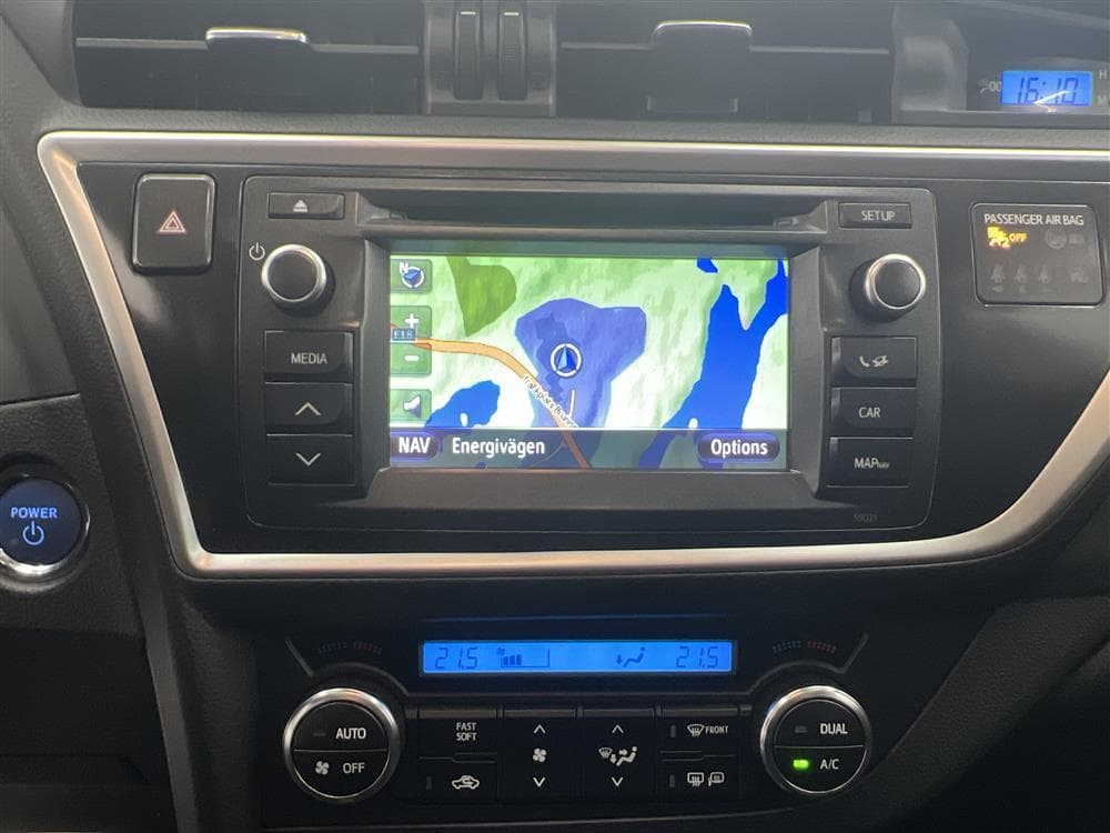 Toyota  Auris Hybrid e-CVT 136hk  M-Värm Pano Navi B-Kamera