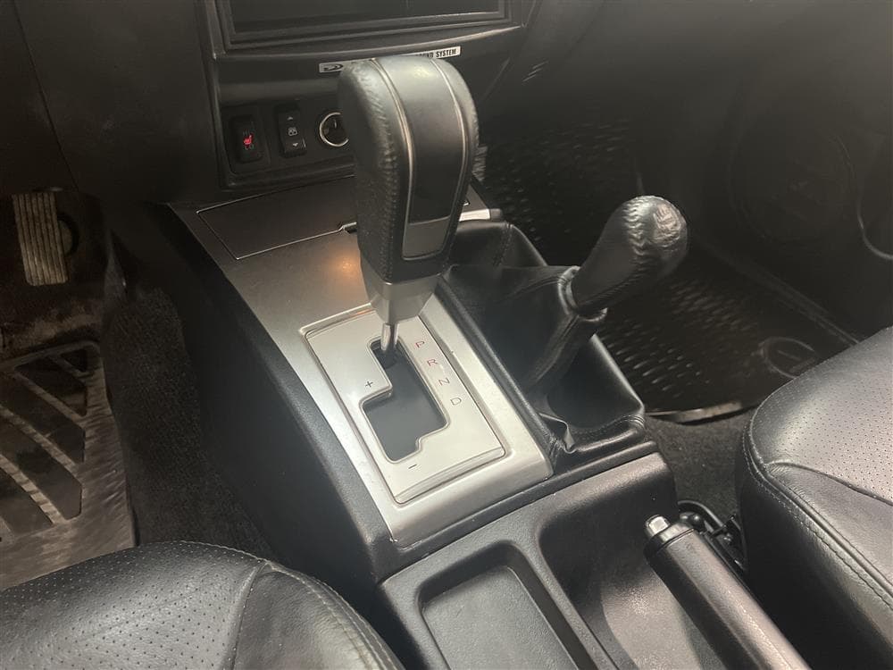 Mitsubishi L200 2.5 DI-D 178hk Automat Business Drag Moms interiör