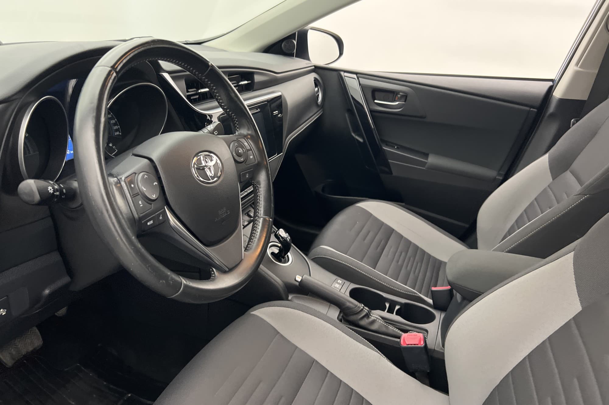 Toyota Auris Hybrid 136hk Active Kamera Keyless Farthållare