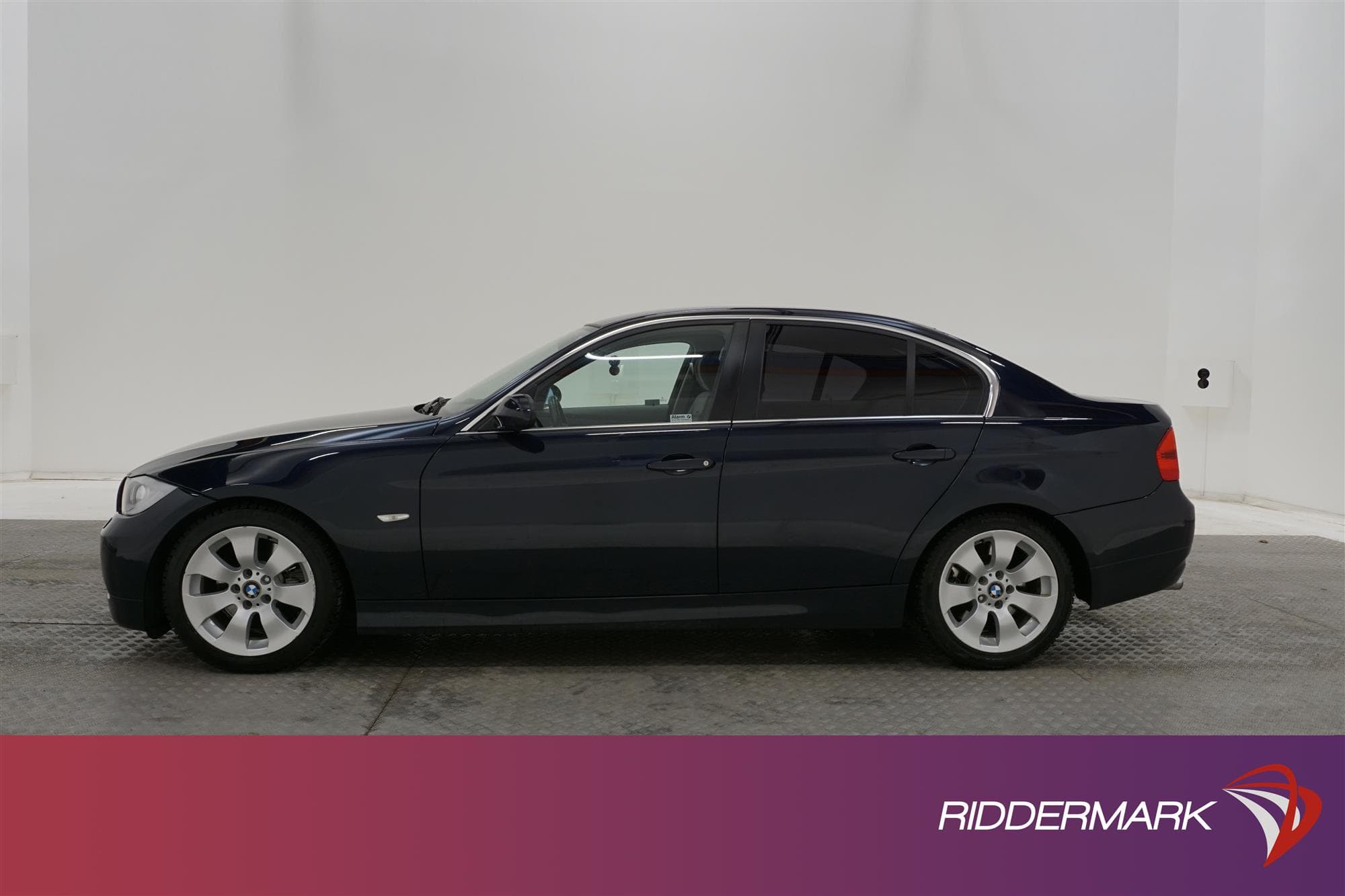 BMW 330i 258hk