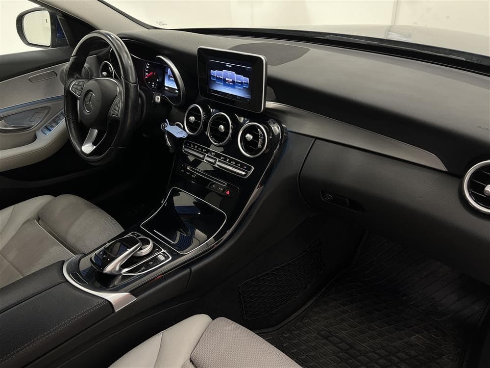 Mercedes-Benz C 350e 279hk Burmester Värmare Kamera Drag 
