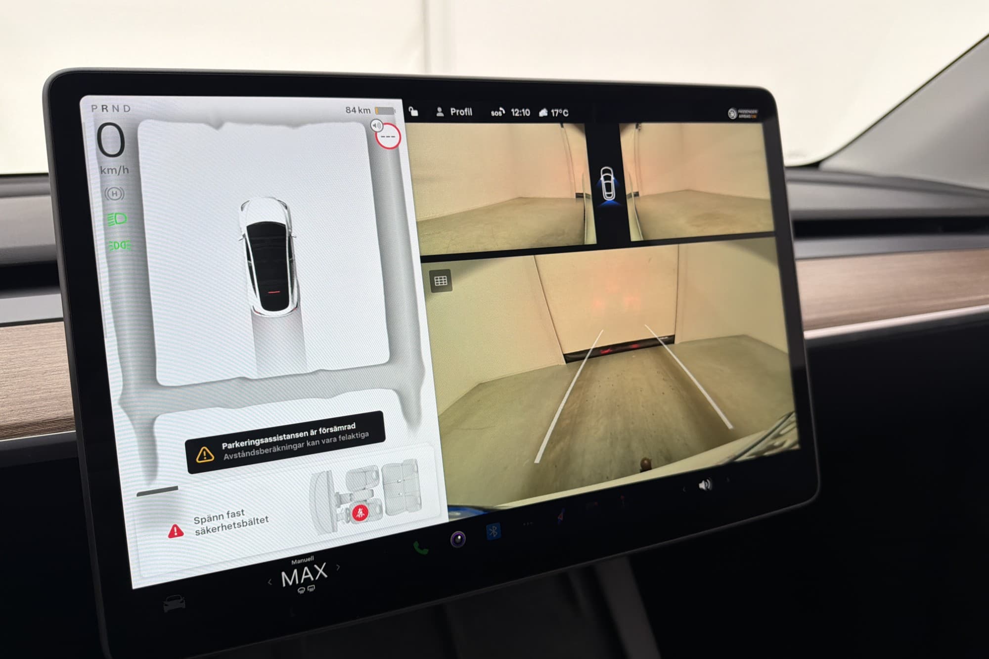 Tesla Model Y Long Range AWD Svensksåld Autopilot MOMS Drag