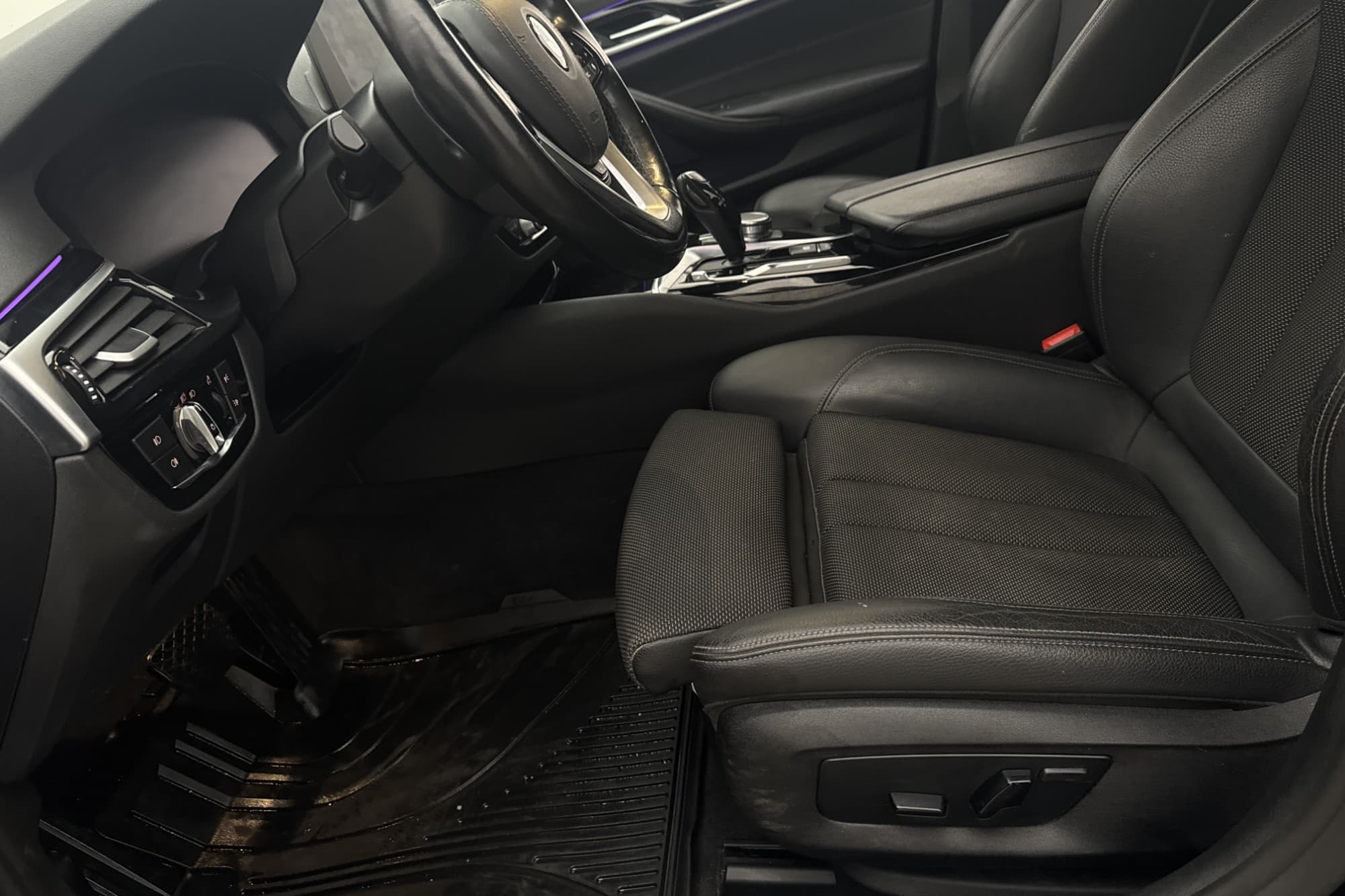BMW 520 d xDrive Sport Line HiFi Kamera Navi Elstolar Drag