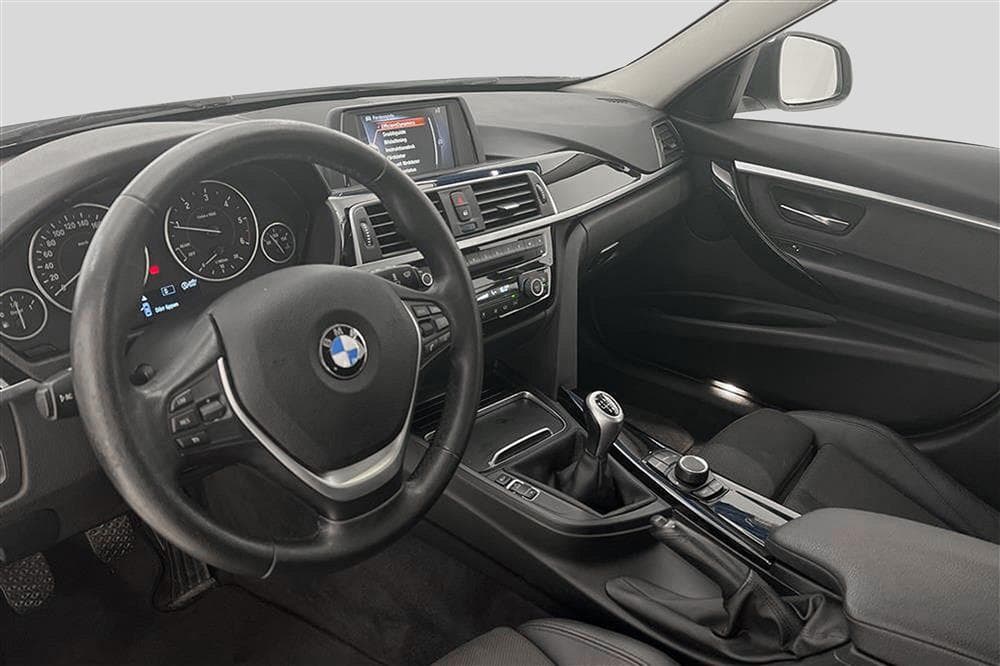 BMW 318d Touring 150hk PDC Hifi 0,39L/milinteriör