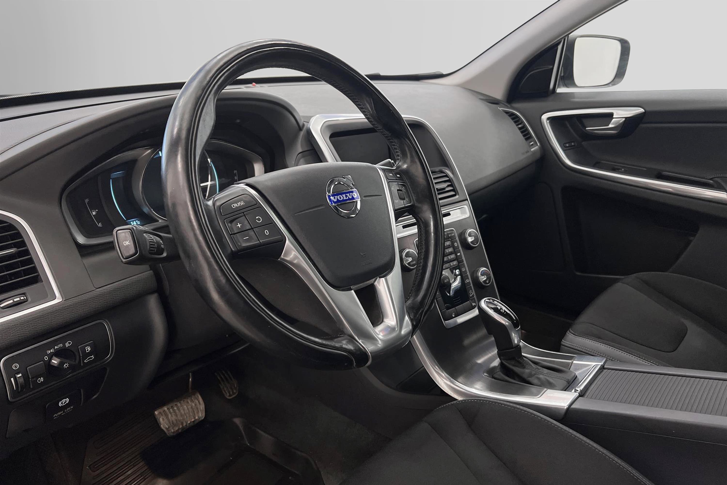 Volvo  XC60 D4 AWD 181hk Voc Pano Navi D-Värm Drag PDC 