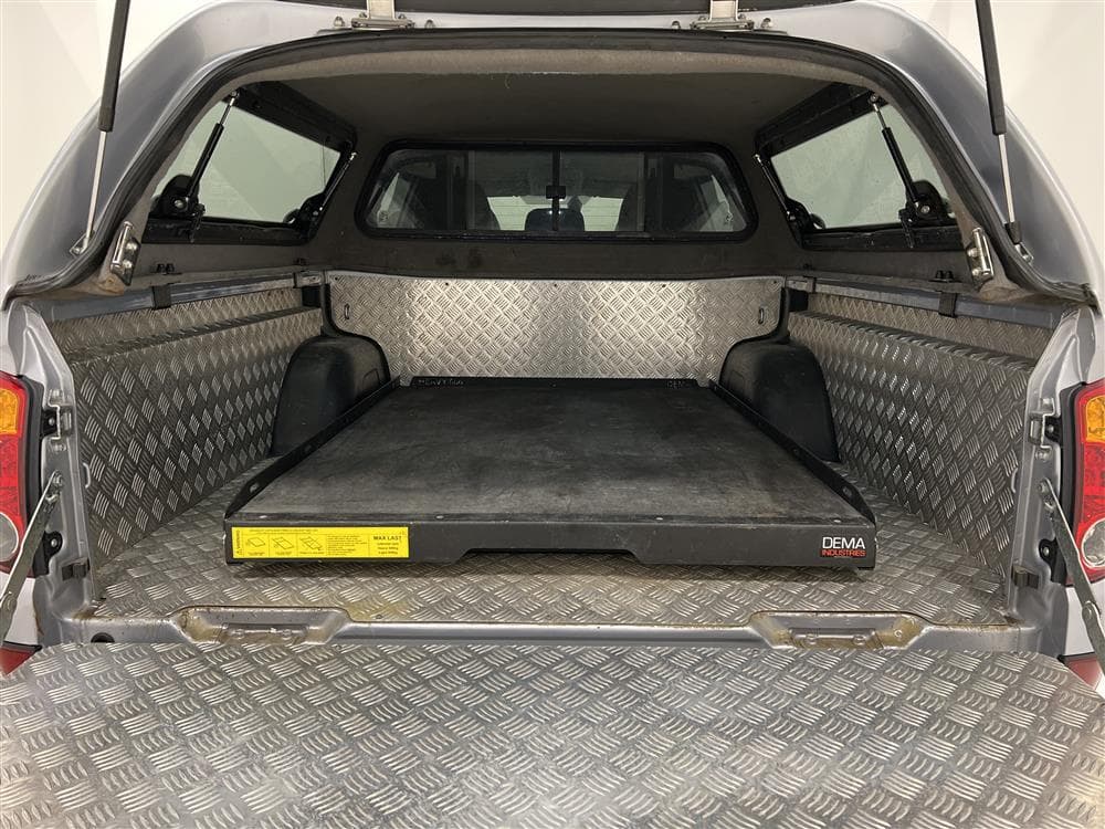 Mitsubishi L200 2.5 DI-D Aut 178hk Drag Kåpa interiör
