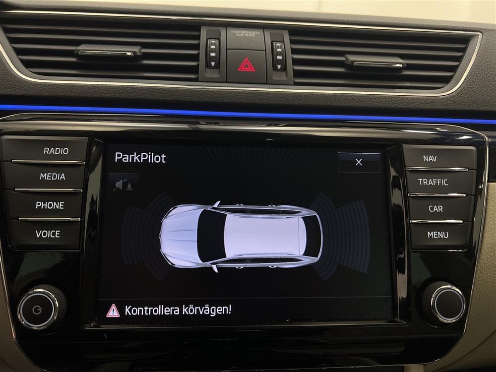 Skoda Superb 2.0 TDI Kombi 190hk L&K Pano Navi D-Värm Skinn