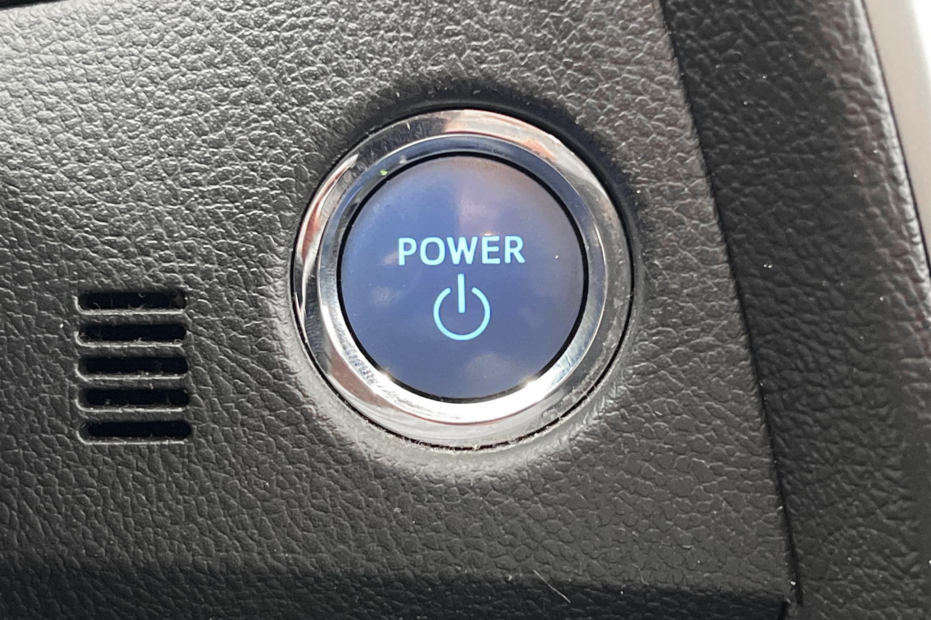 Toyota Auris Hybrid e-CVT 136hk B-Kam 360kr Skatt 0,39L/mil 