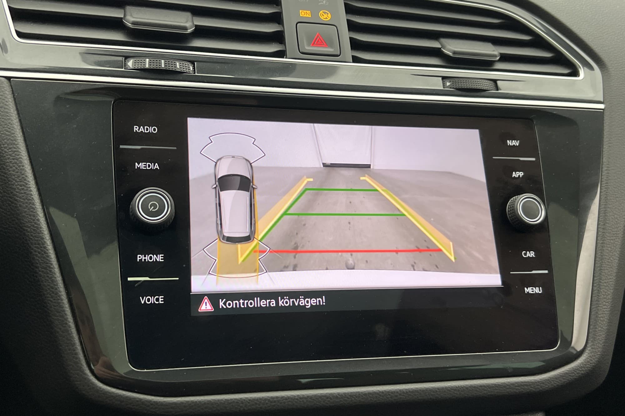Volkswagen Tiguan eHybrid 245hk R Line Kamera Pano Drag MOMS