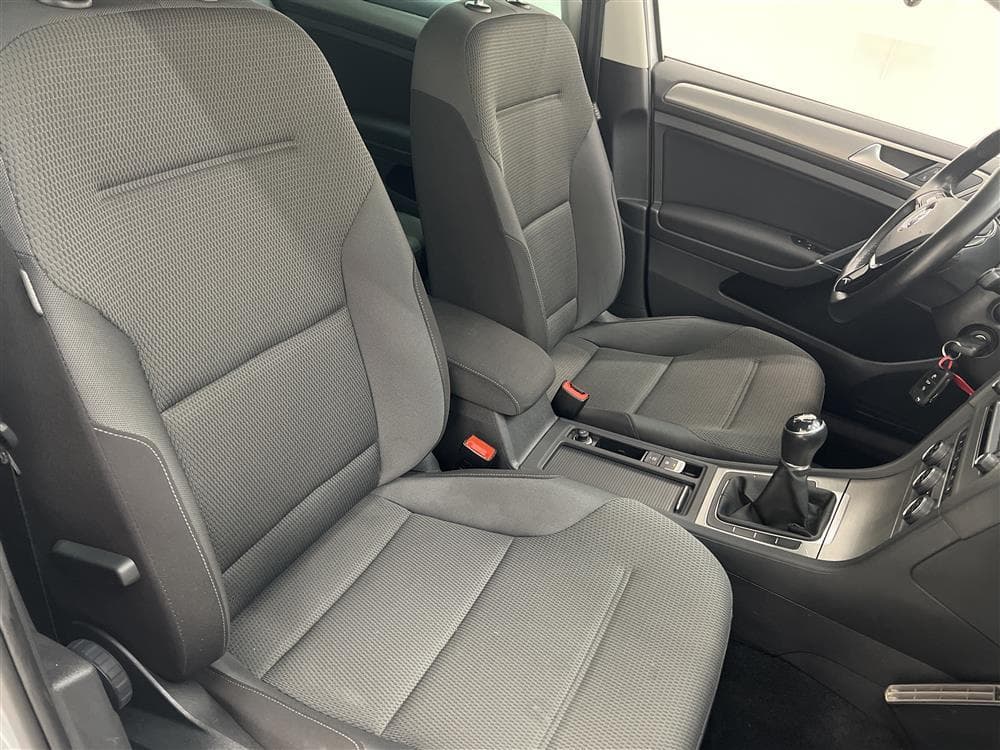 Volkswagen Golf 1.6 TDI 110hk M-värmare  Fullservad 0,4l/milinteriör