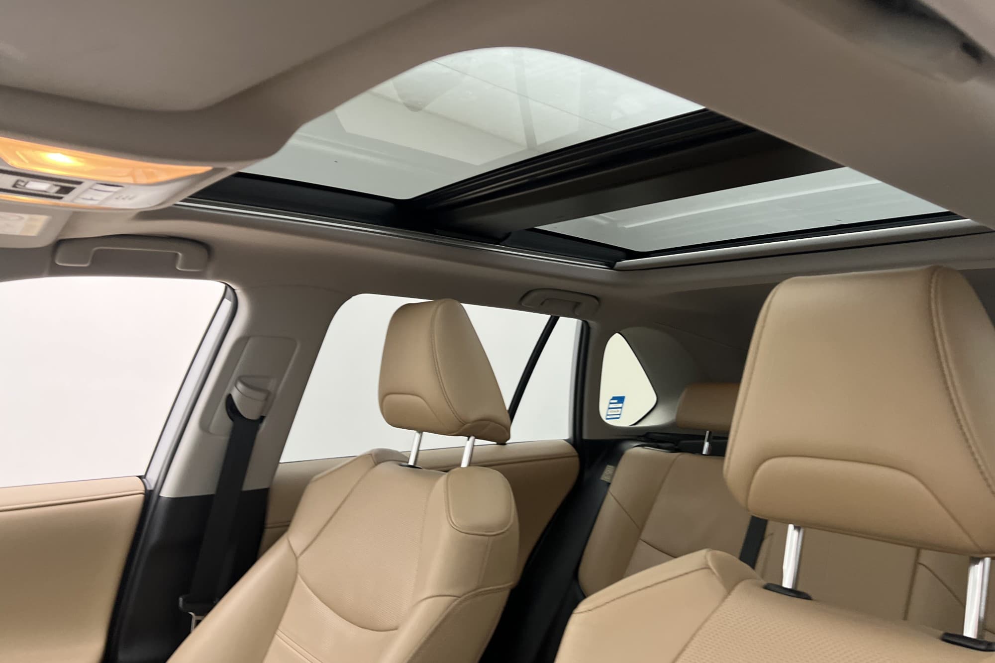 Toyota RAV4 Hybrid 222hk AWD Executive Pano Skinn 360° Drag