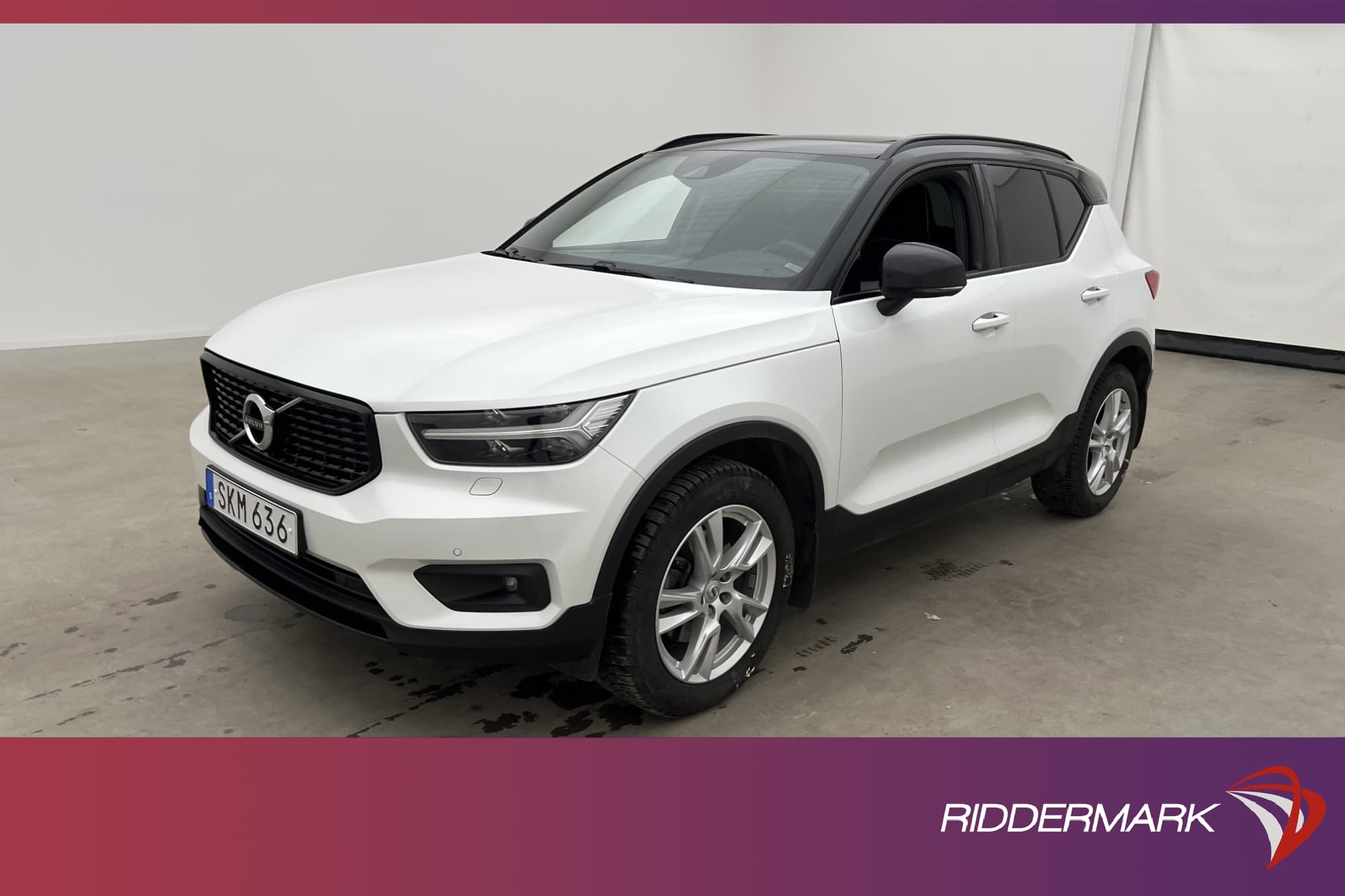 Volvo XC40 T4 R-Design Pano VOC Värmare Navi Sensorer Elstol