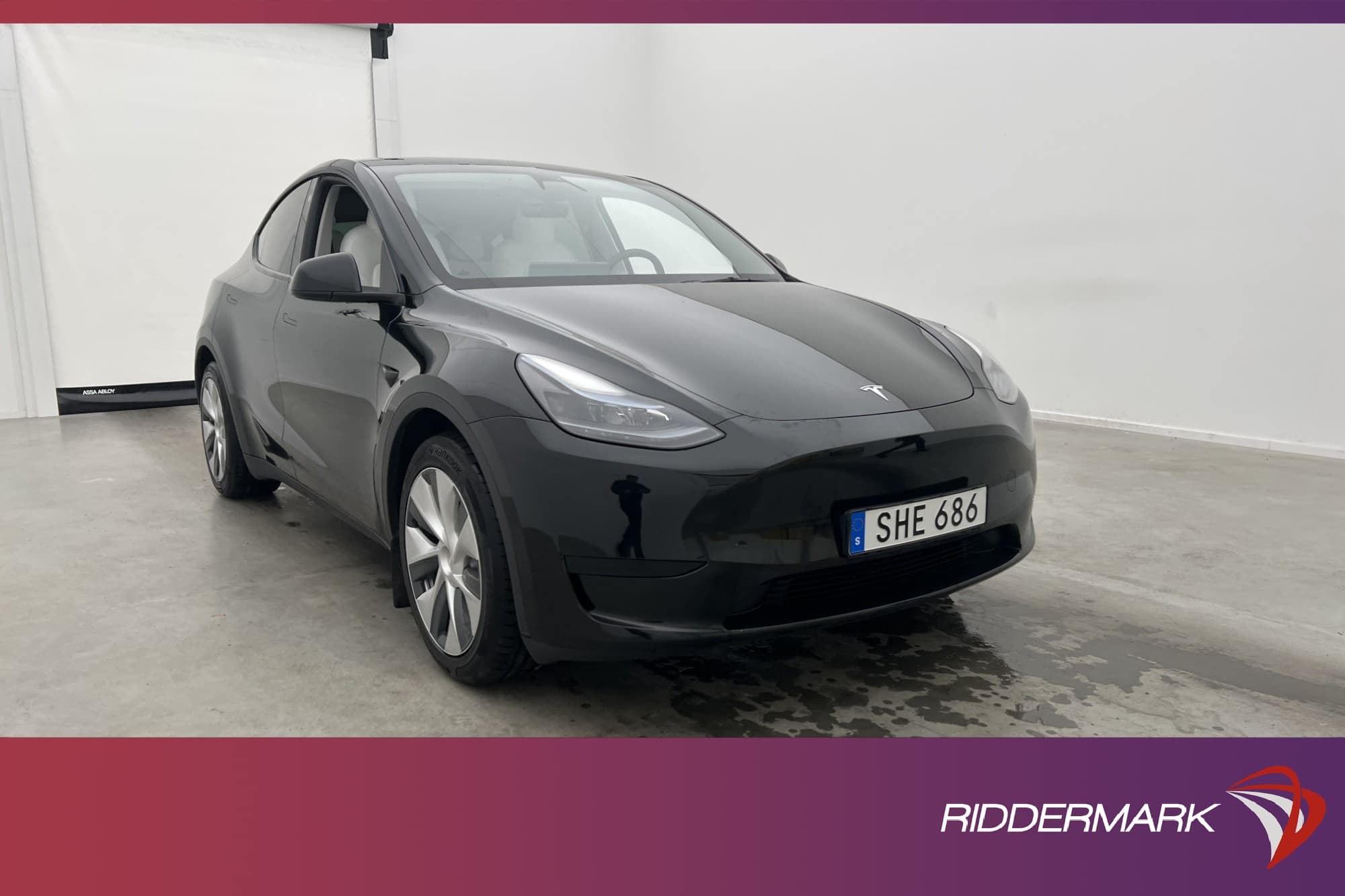 Tesla Model Y Standard Range
