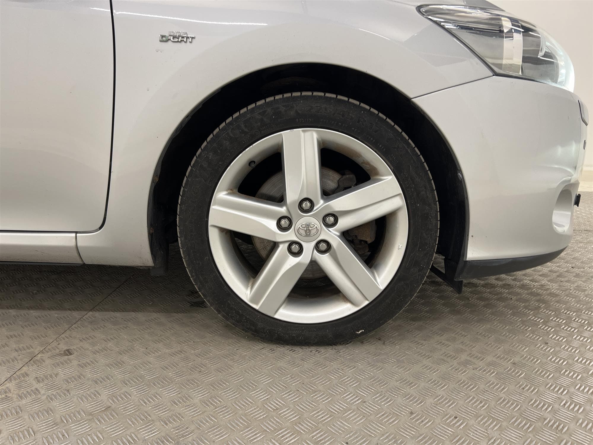 Toyota Auris  2.2 D-CAT 177hk 1 Bruk Navi Drag BKamera Skinn