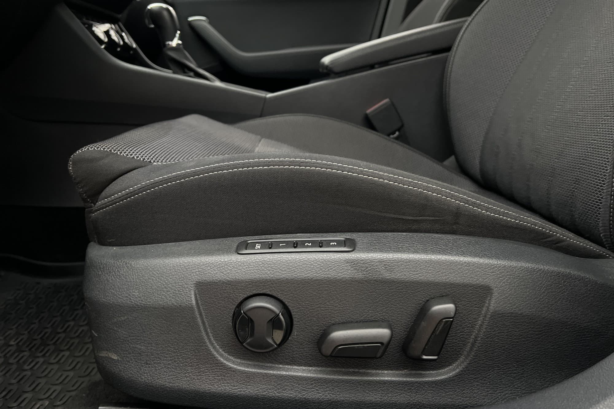 Skoda Superb 1.4 Plug-In 218hk Cockpit Kamera Navi Drag