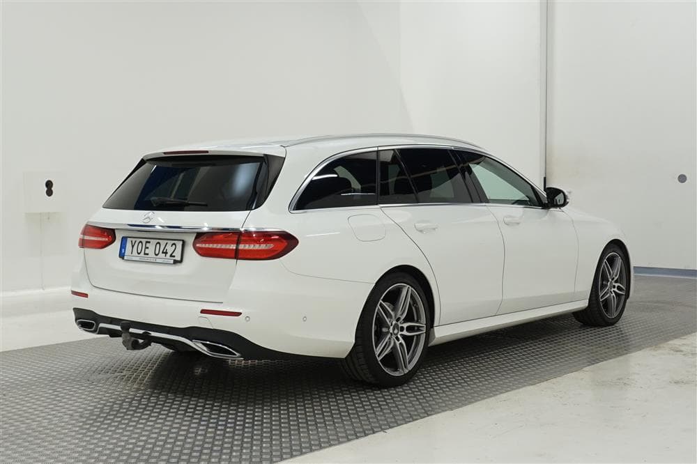 Mercedes-Benz E 220d 194hk AMG Pano Burmester B-Kam GPS Dragexteriör