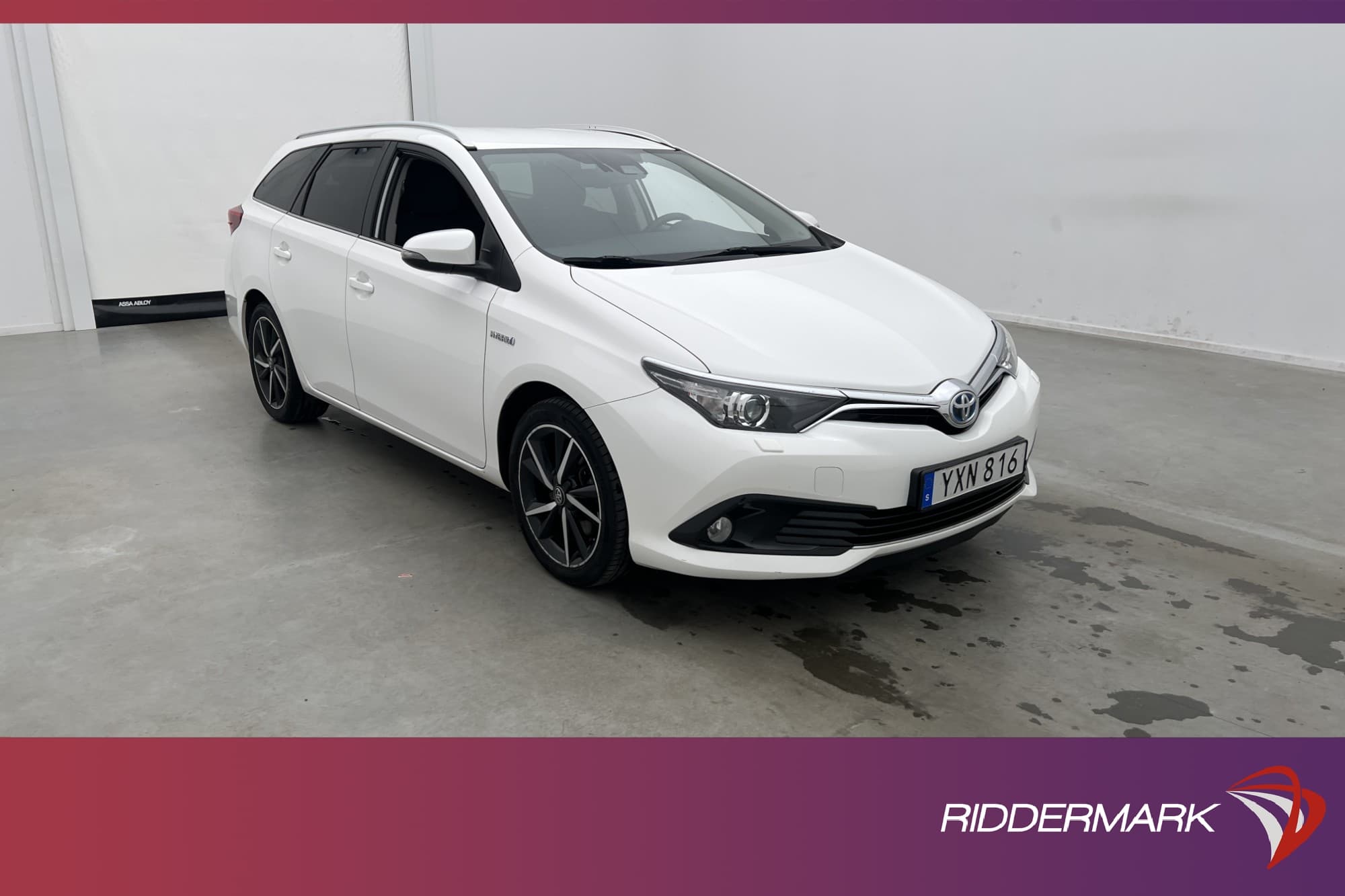 Toyota Auris Touring Hybrid 136hk