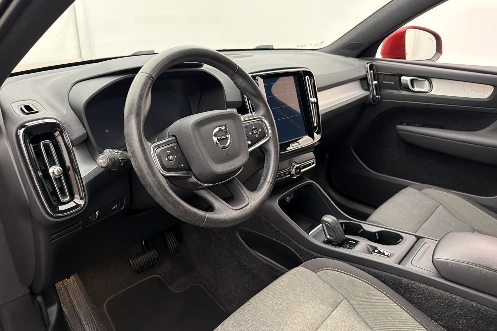 Volvo XC40 B4 Momentum Advanced P-Värmare H/K Rattvärme Navi