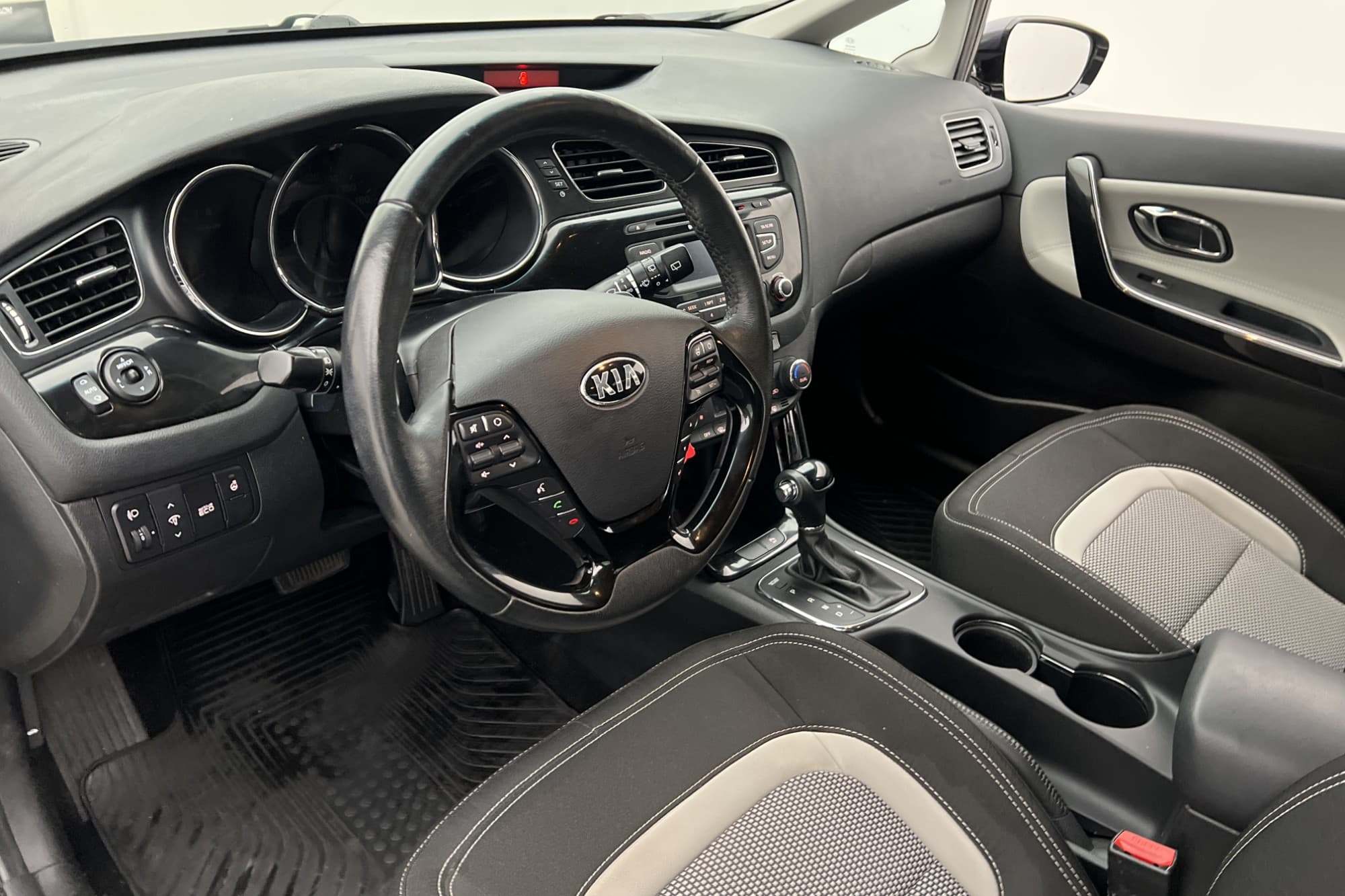 Kia Ceed SW 1.6 GDI 135hk Comfort En-Bruk Sensorer Rattvärme
