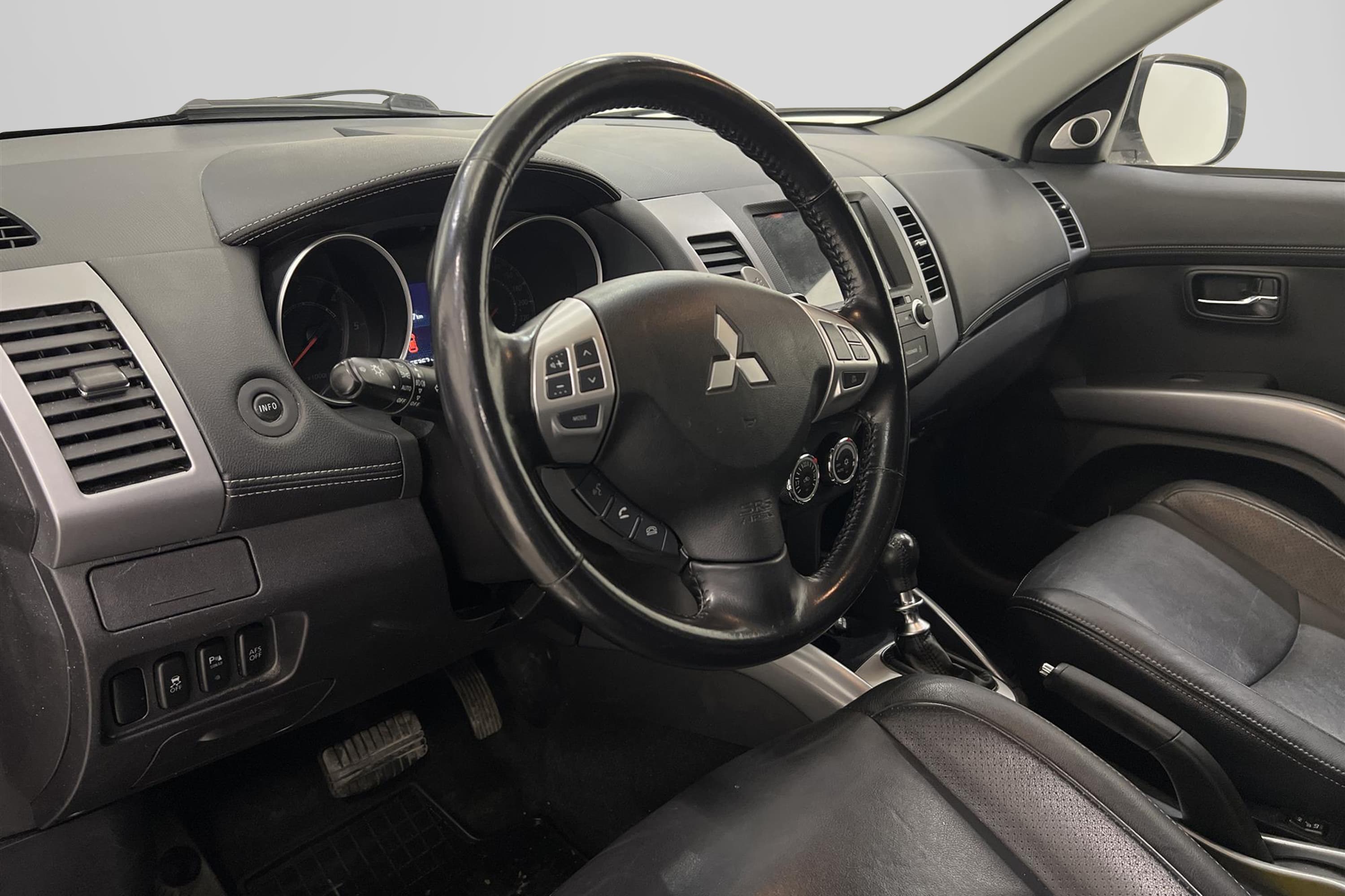 Mitsubishi Outlander 2.2 Di-D 4WD 156hk 7-sits Värmare Drag