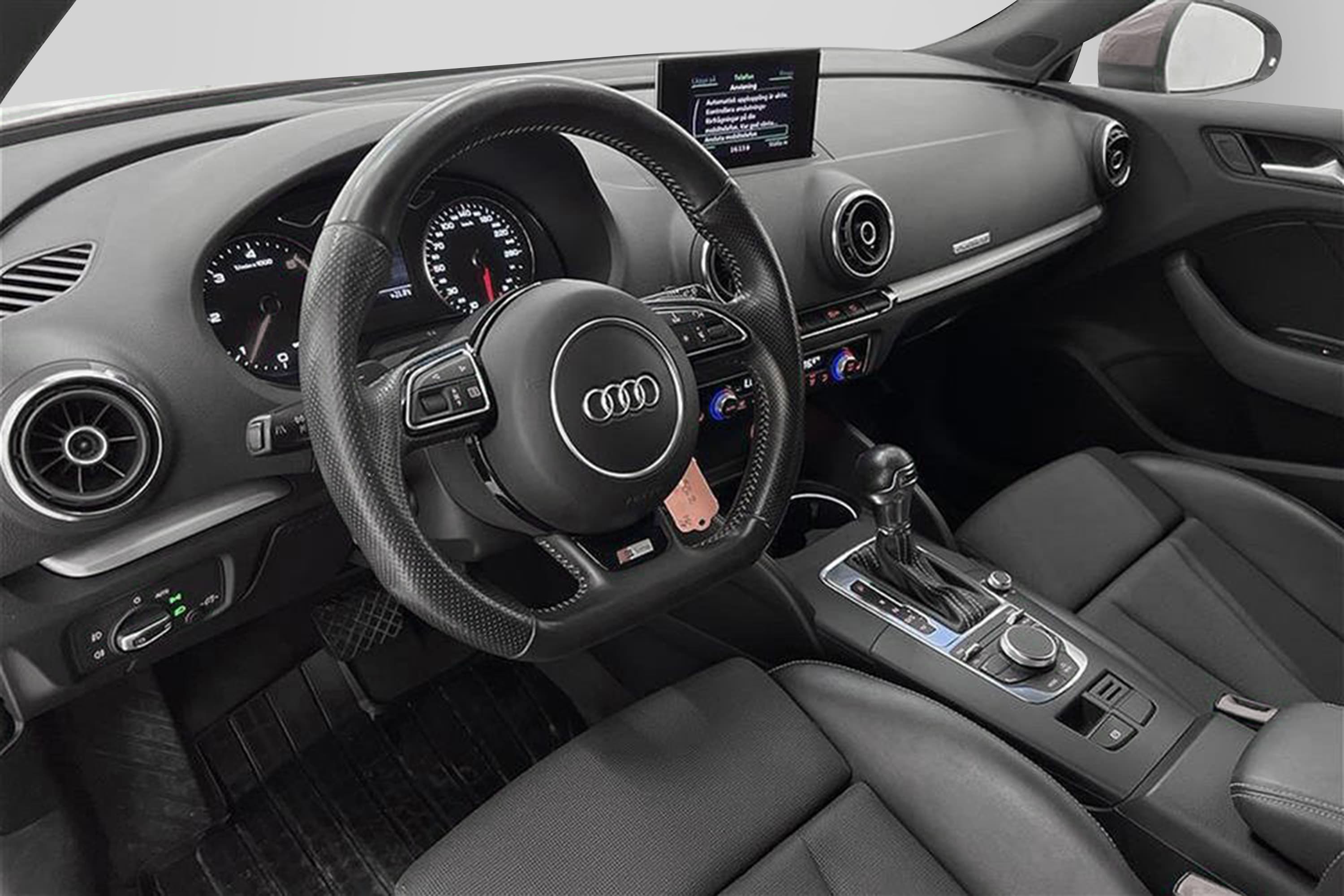 Audi A3 2.0 TDI 184hk Quattro S-Line M-värm 0.49l/milinteriör