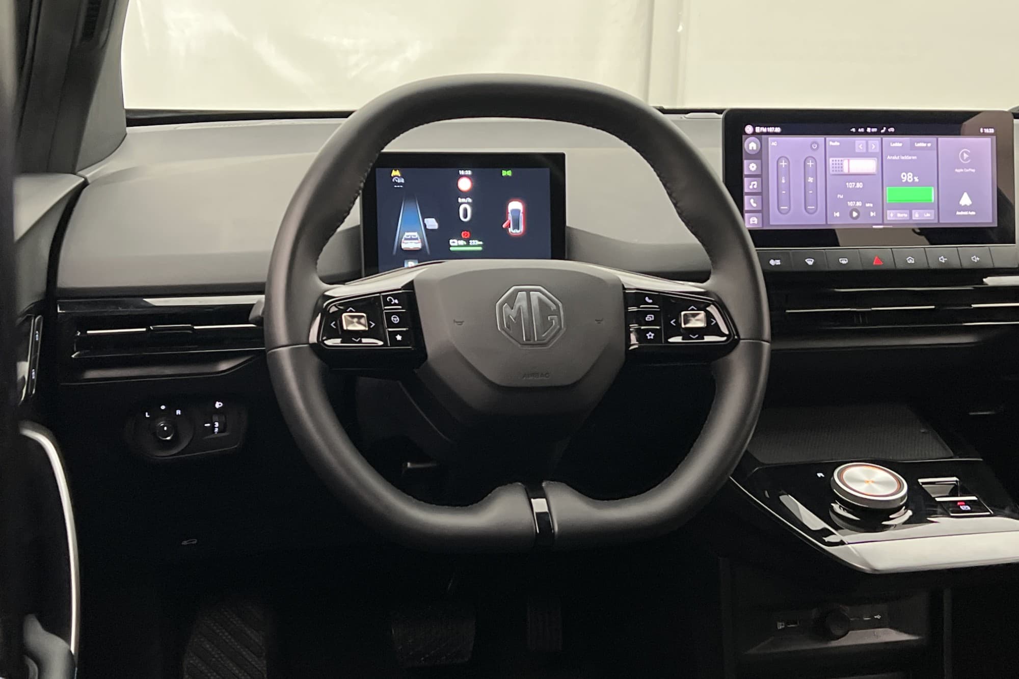 MG 4 Standard Range 51 kWh P-Sensorer CarPlay MOMS