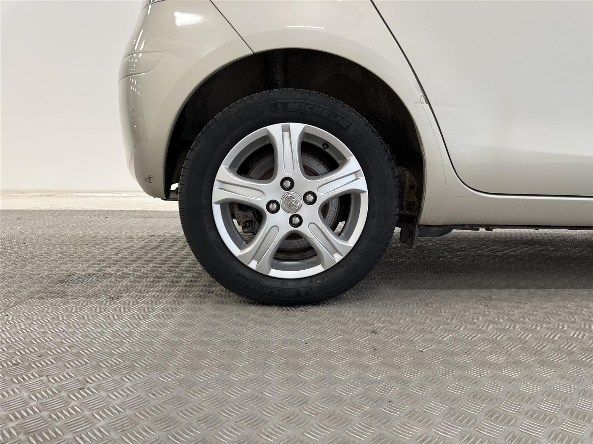 Toyota Yaris 1.0 VVT-i 69hk Låg Skatt 0,49L/mil