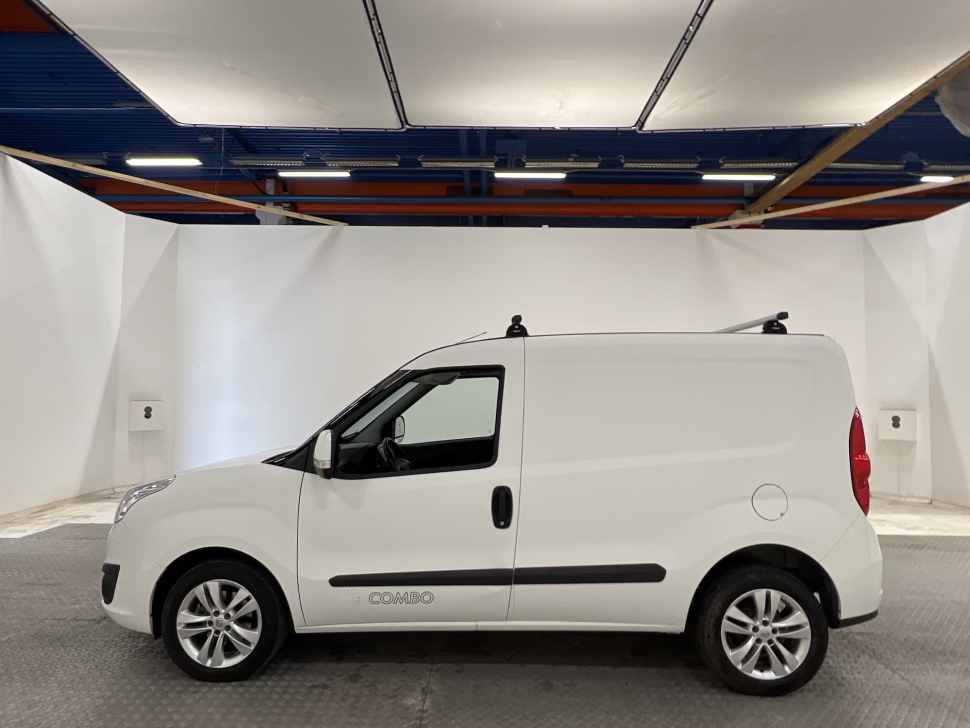 Opel Combo 1.3CDTI 90hk Nyservad Dragkrok Takräcke
