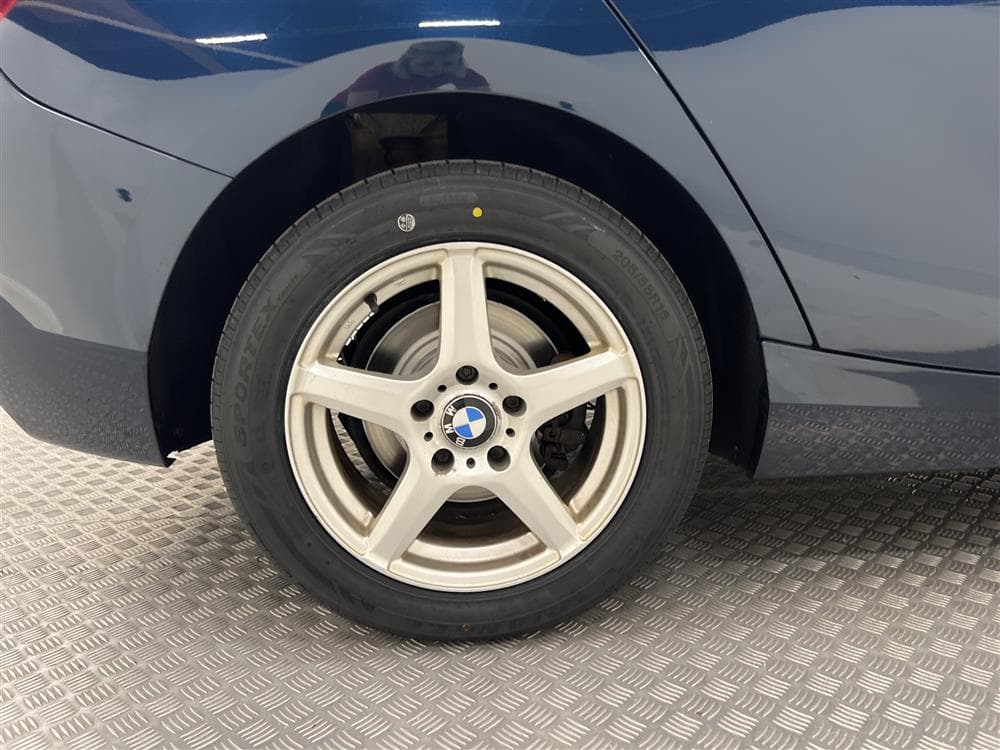 BMW 118d 5dr 143hk Urban Line Halvskinn P-sensorer 0,44l/milinteriör