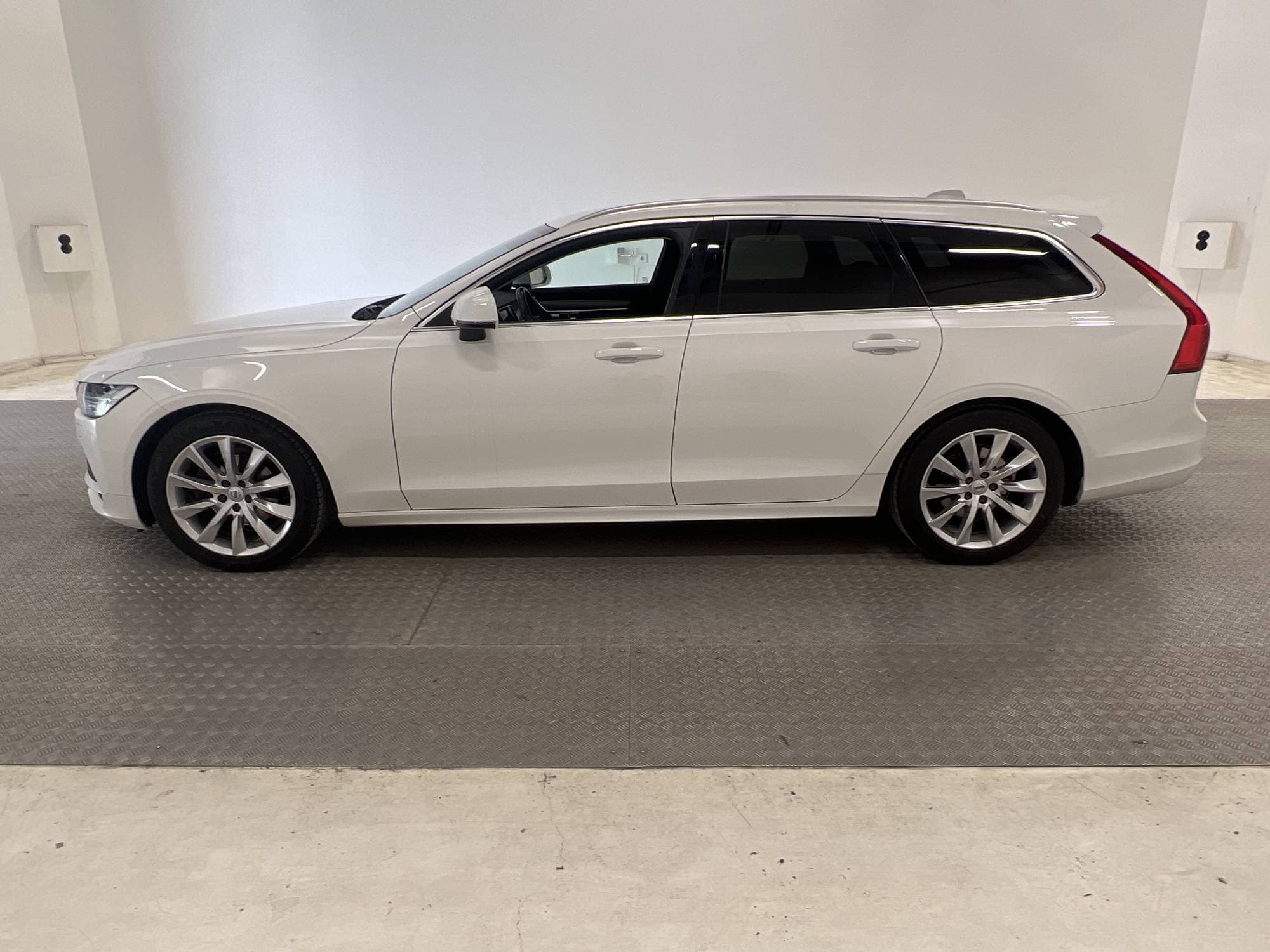 Volvo V90 D4 AWD
