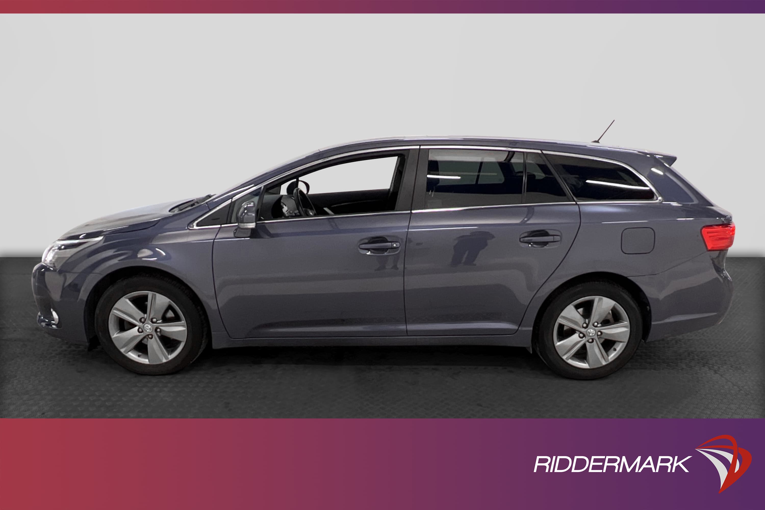 Toyota Avensis 1.8 147hk Navigator Backkamera 