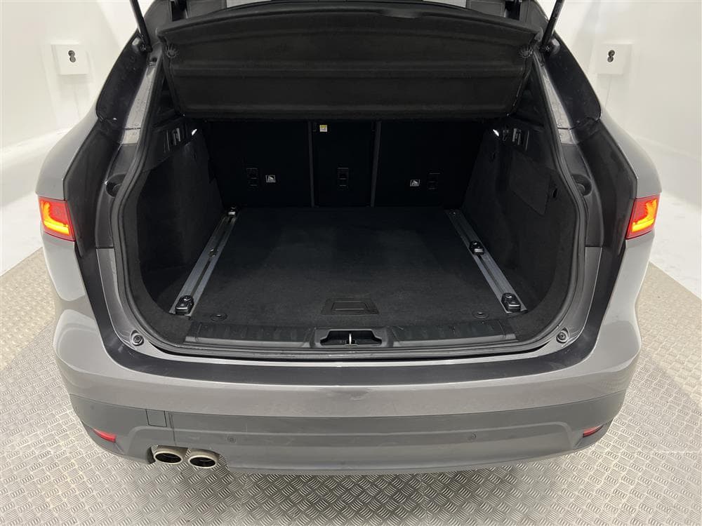 Jaguar F-Pace 2.0D AWD 180hk R-Sport Pano Cockpit Navi Skinn