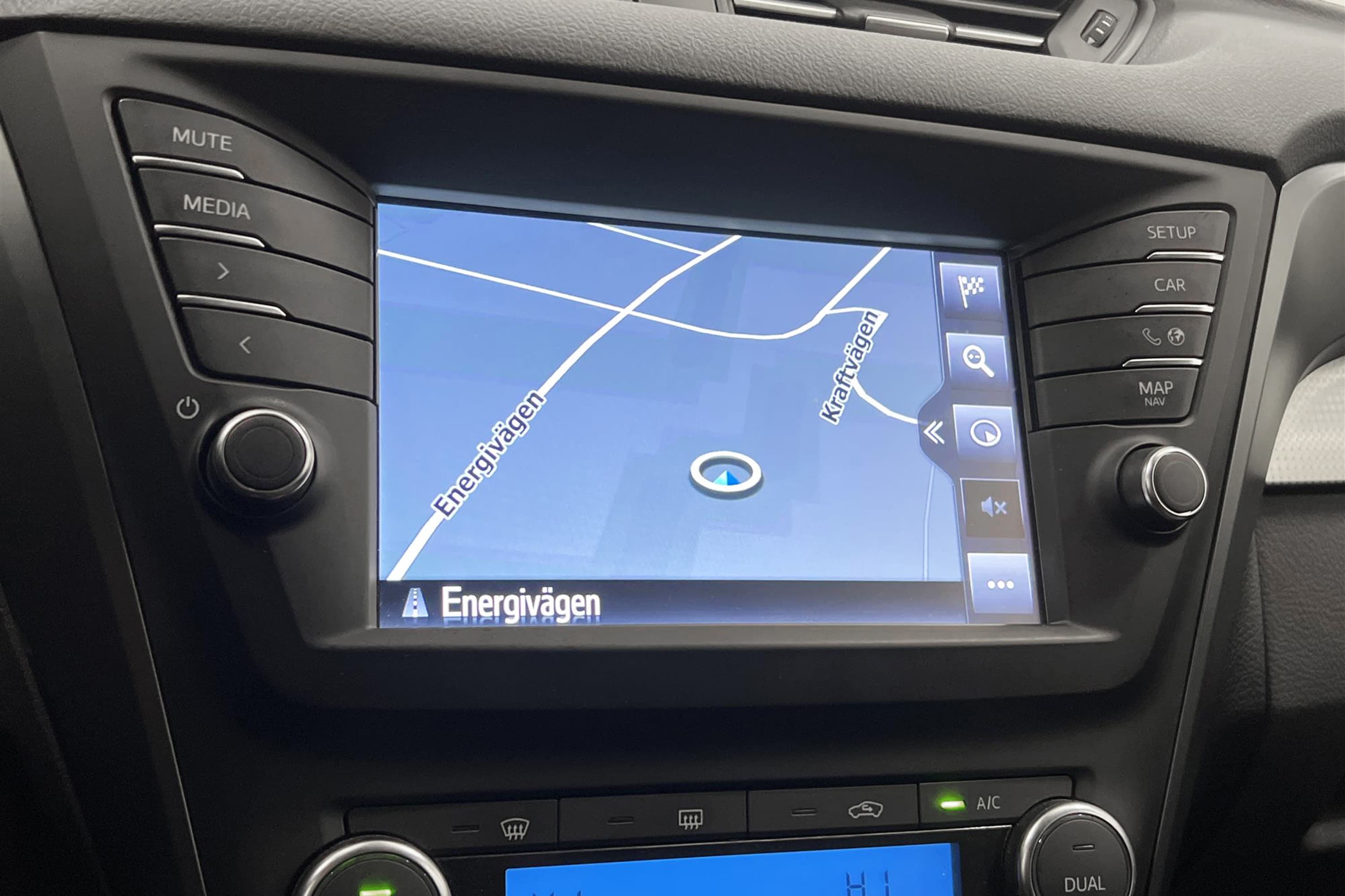 Toyota Avensis 2.0 152hk M&K-Värmare Navi Drag B-Kam Skinn 