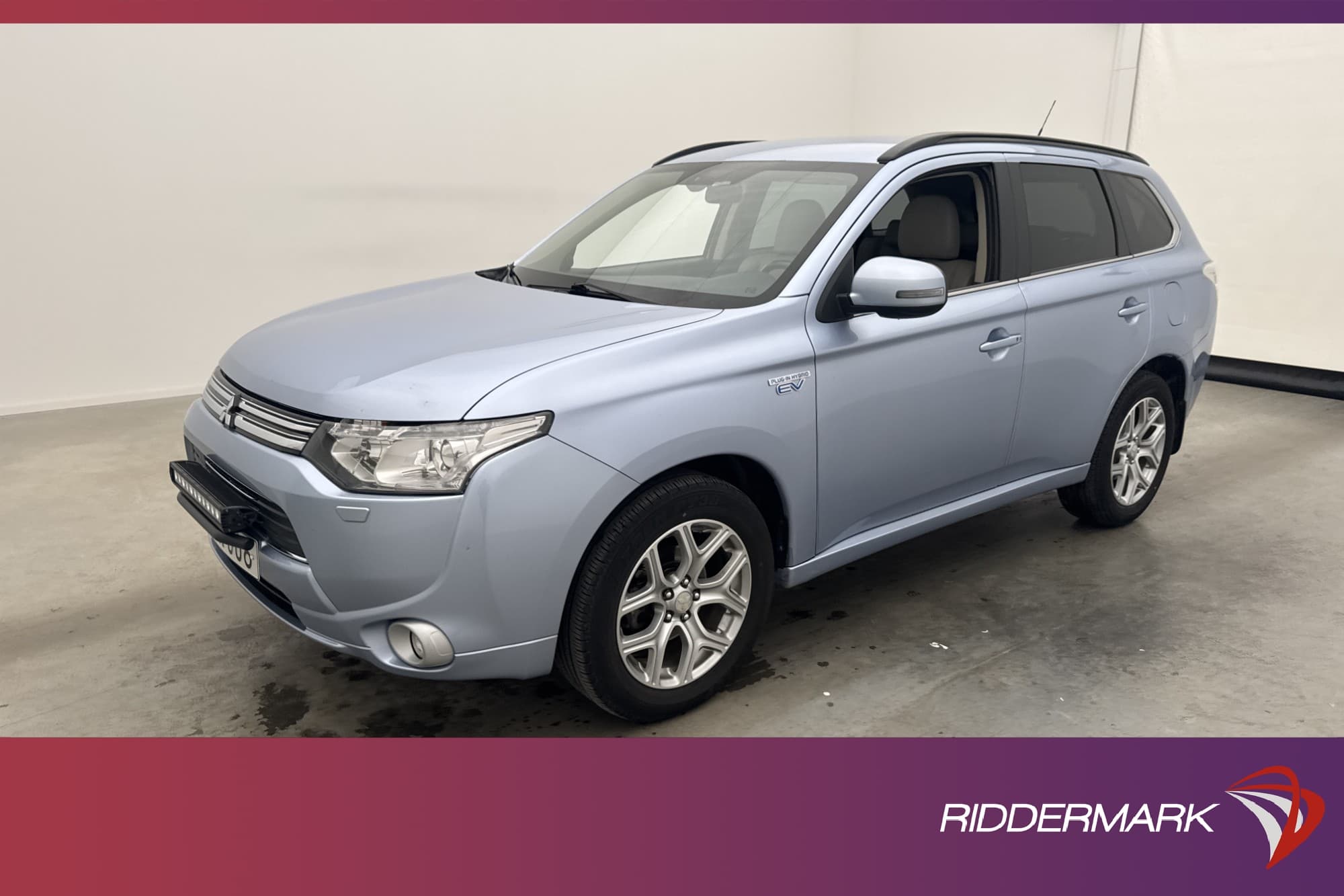 Mitsubishi Outlander PHEV 4WD 203hk Kamera Navi Skinn Drag