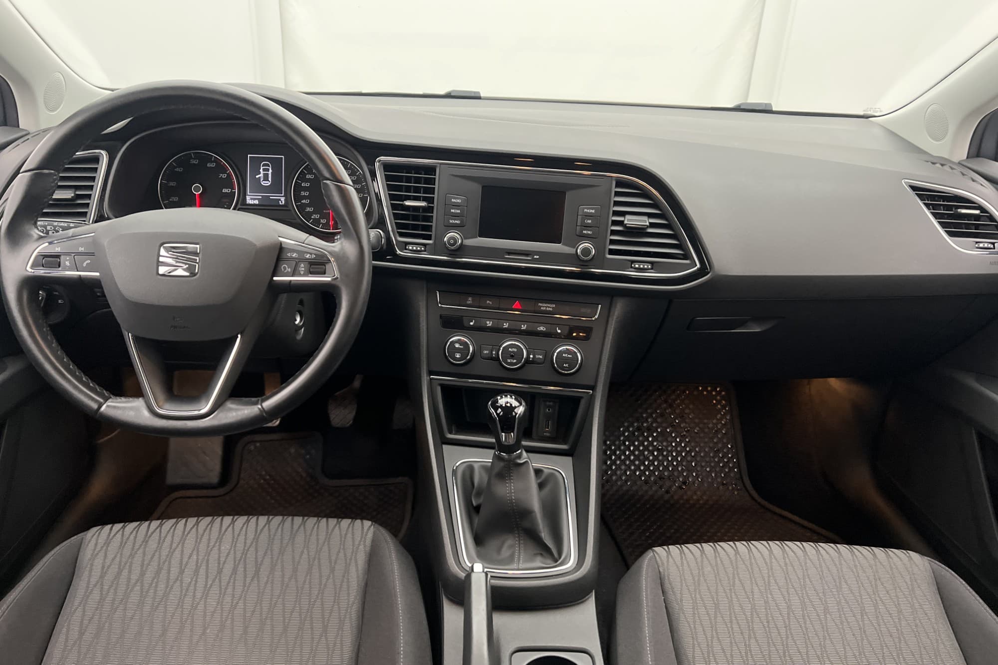SEAT Leon 1.2 TSI 110hk Farthållare P-Sensorer Bluetooth