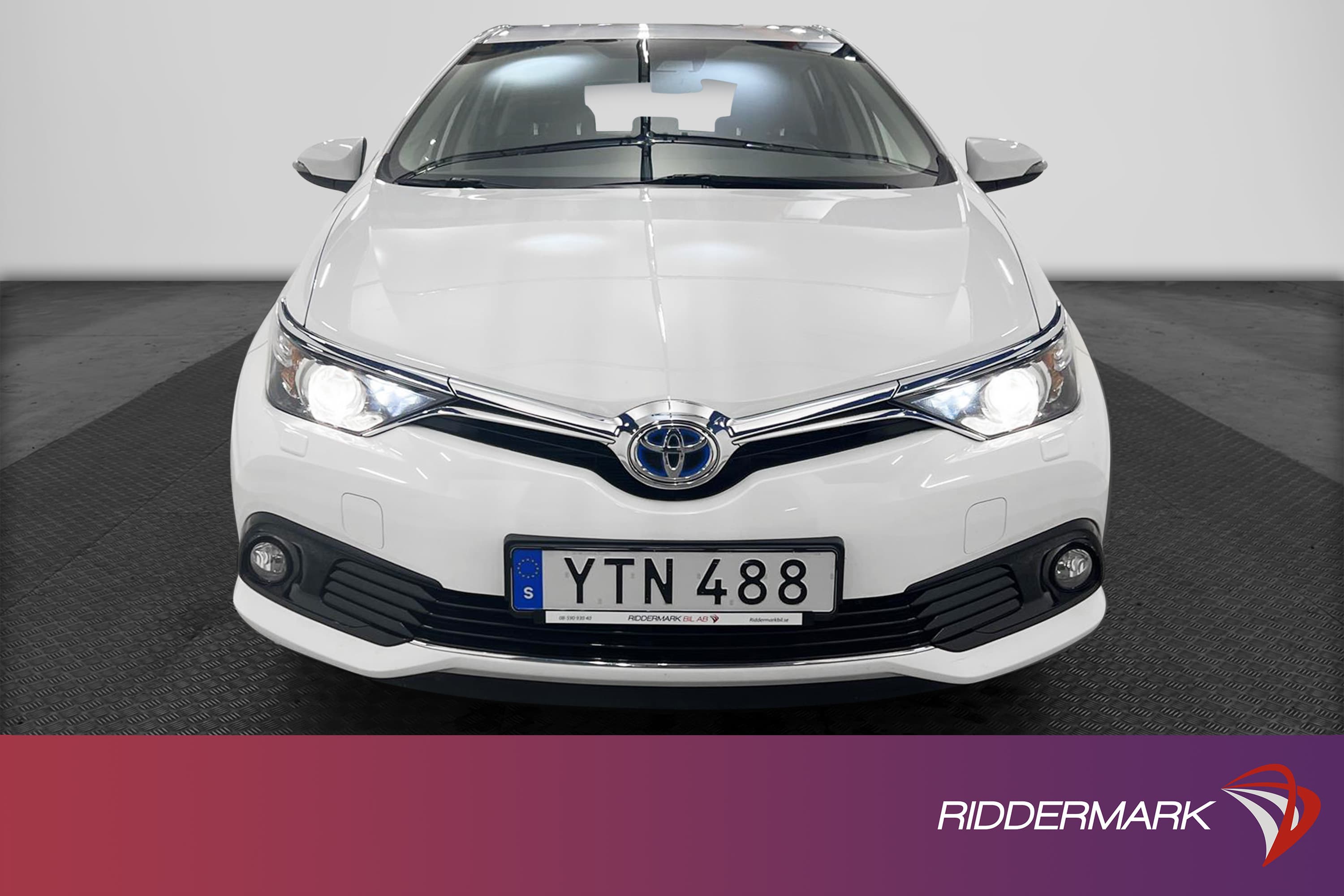 Toyota Auris Hybrid e-CVT 136hk B-Kam Lane Assist 0,35L/mil