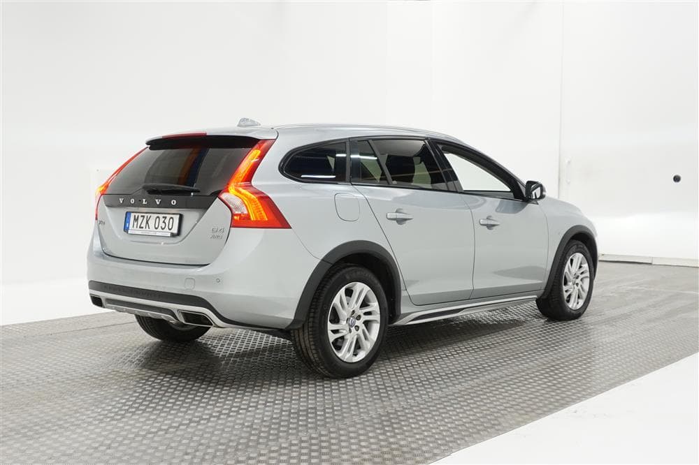 Volvo V60 D4 AWD Cross Country Summum VOC Värmare T-lucka