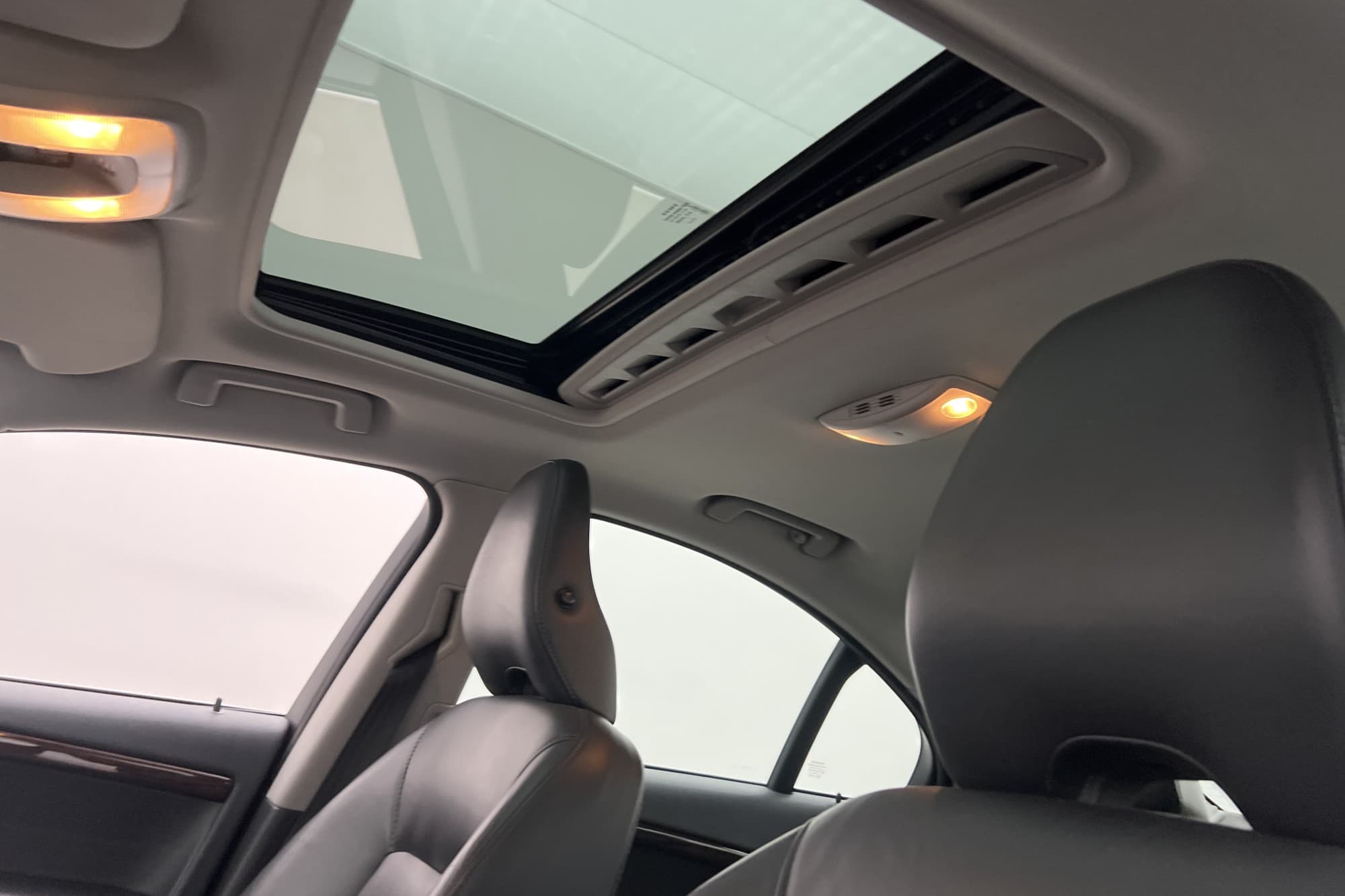 Volvo S80 D2 115hk Summum VOC Värm Navi Taklucka