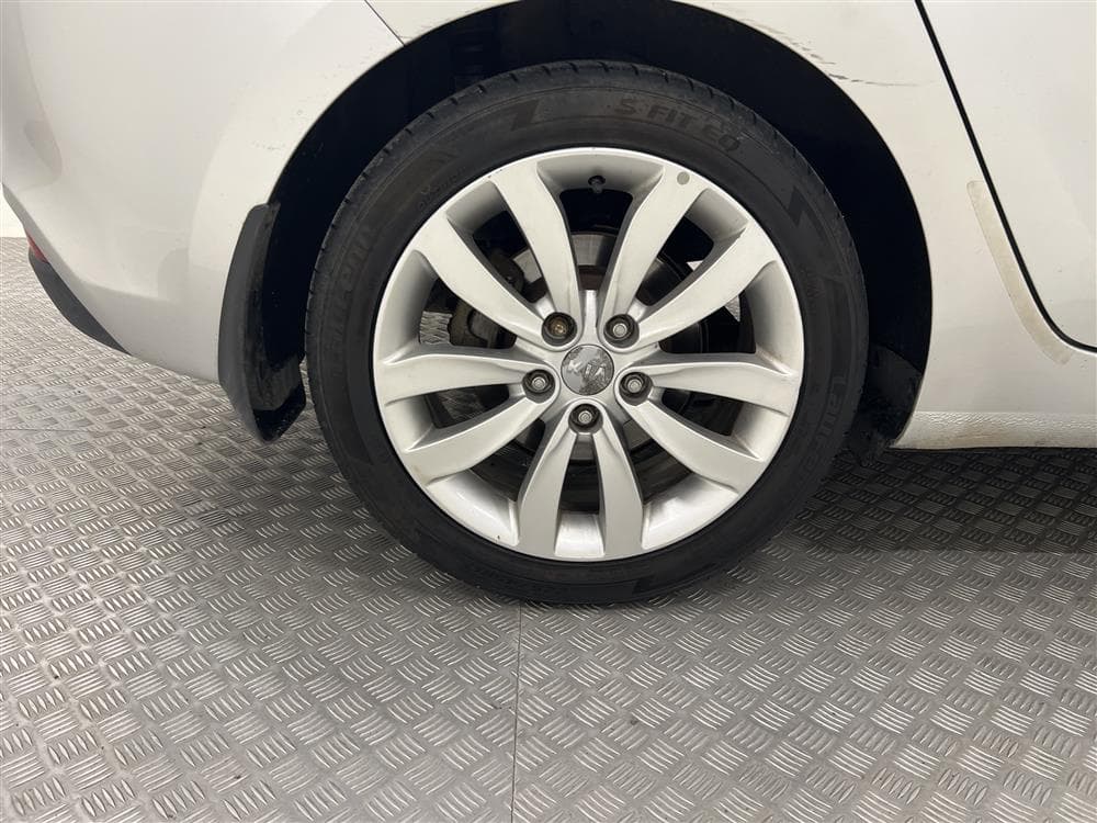 Kia Carens 115hk Motorvärmare 7-sits Välservad PDC 0,45l/milinteriör