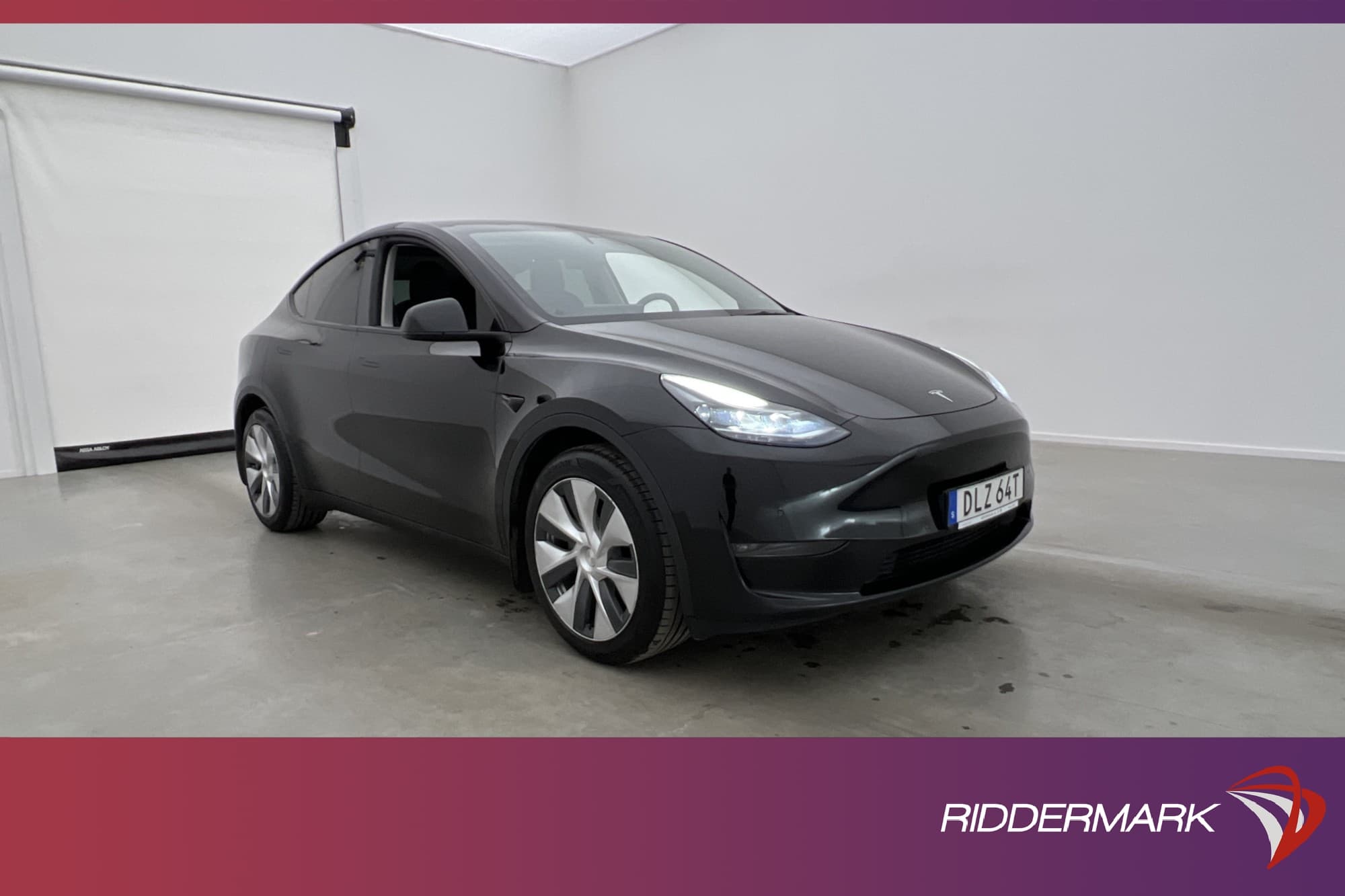 Tesla Model Y Long Range AWD Autopilot Svensksåld