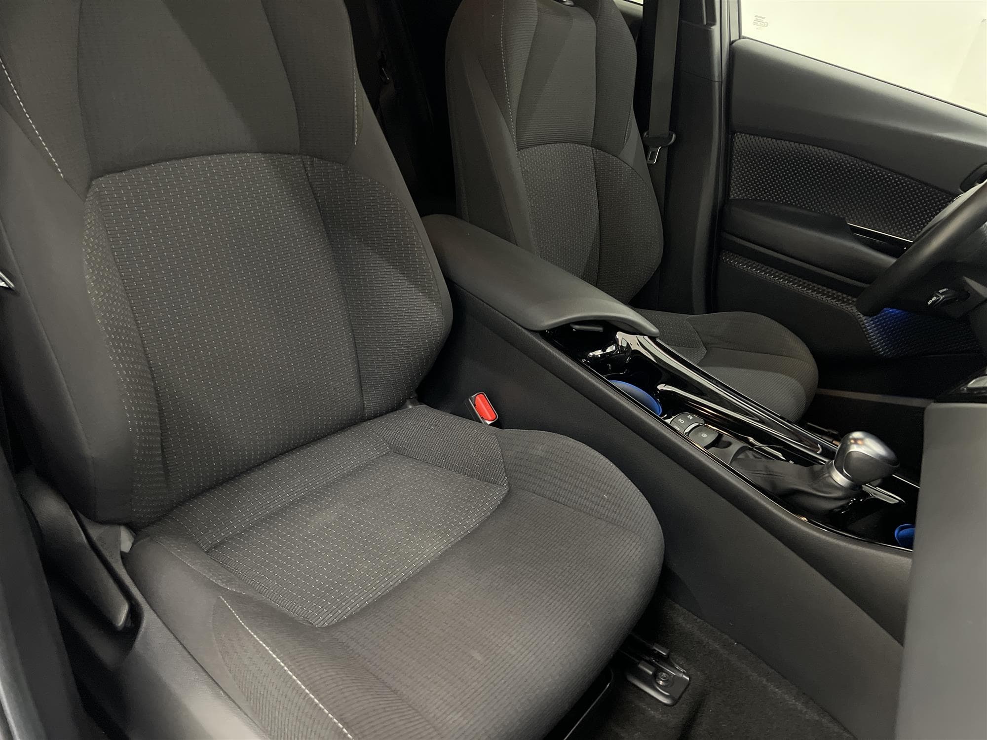 Toyota C-HR Hybrid CVT 122hk B-Kam Låg Skatt 0,38L/mil
