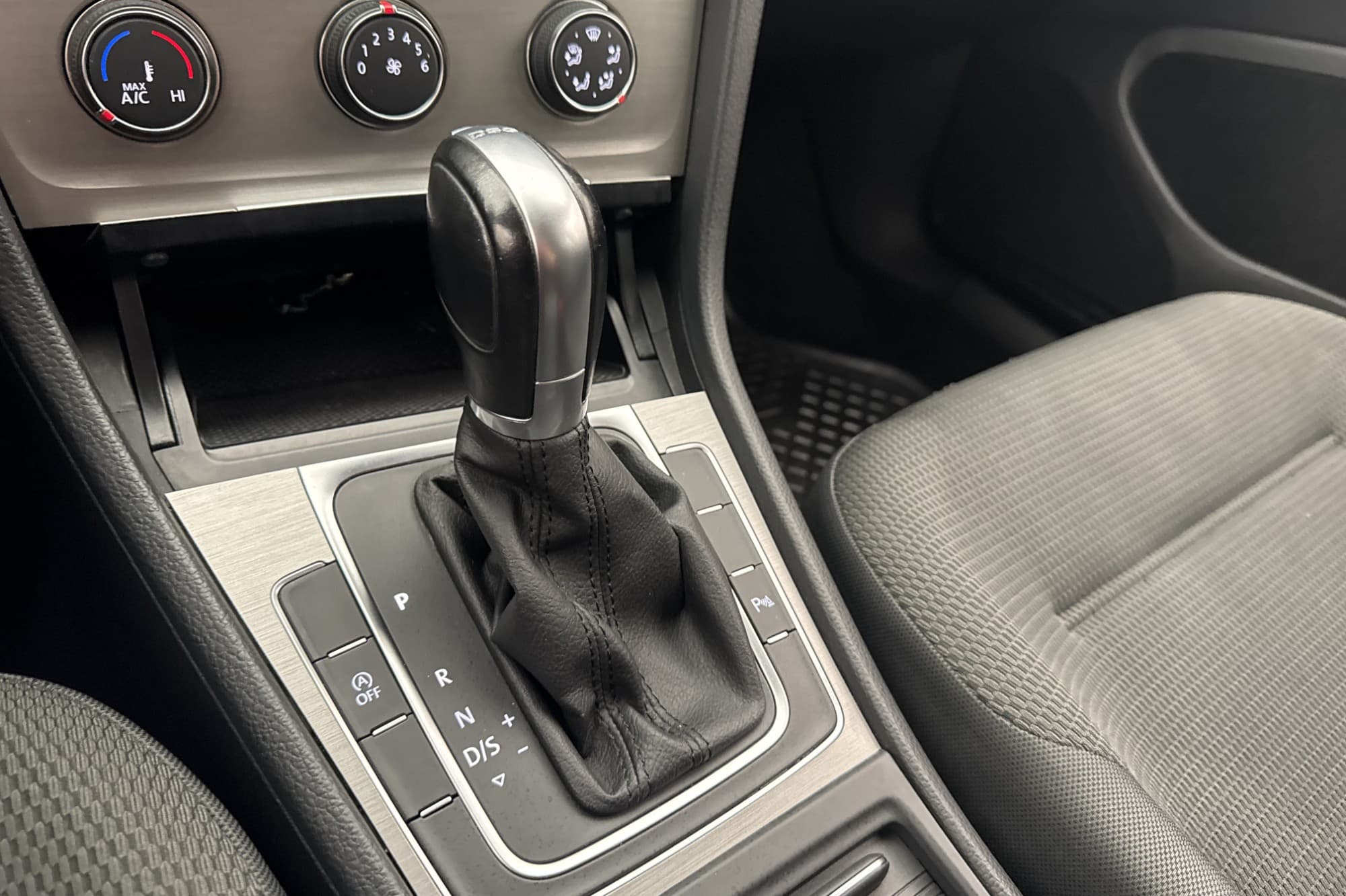 Volkswagen Golf 1.2 TSI 110hk M&K-Värmare Sensorer CarPlay